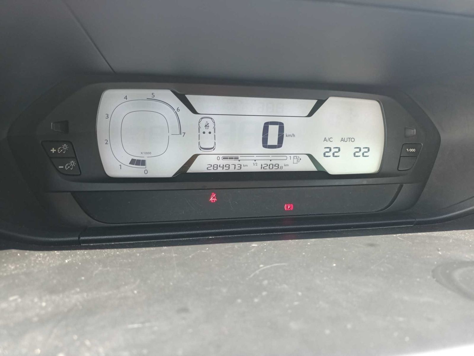 Citroën Grand C4 Picasso, 1.6 BlueHDi, 7 míst, Navi - fotka 3