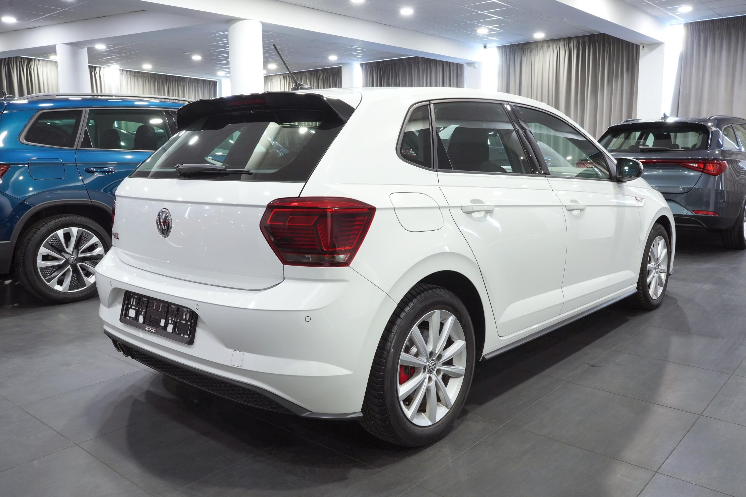 Volkswagen Polo, GTI 2.0 TSI 147kW DSG - fotka 4