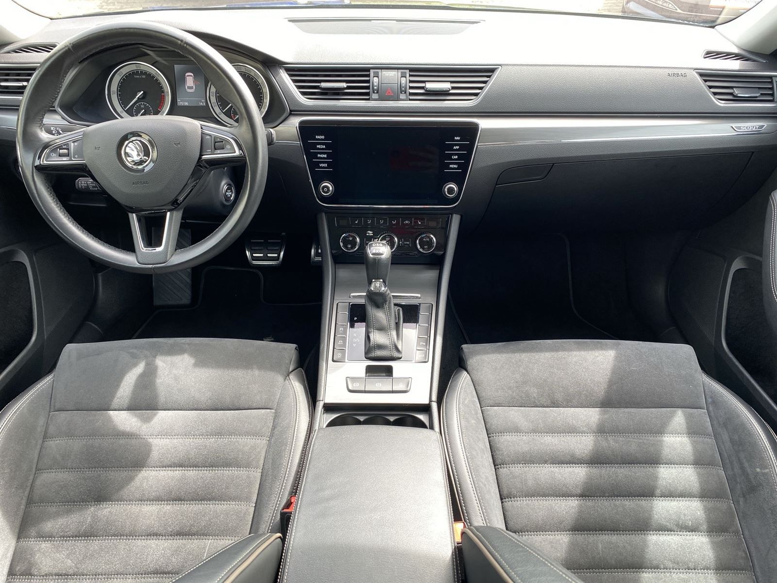 Škoda Superb, Combi 2.0 TDI 4x4 DSG Scout - fotka 5