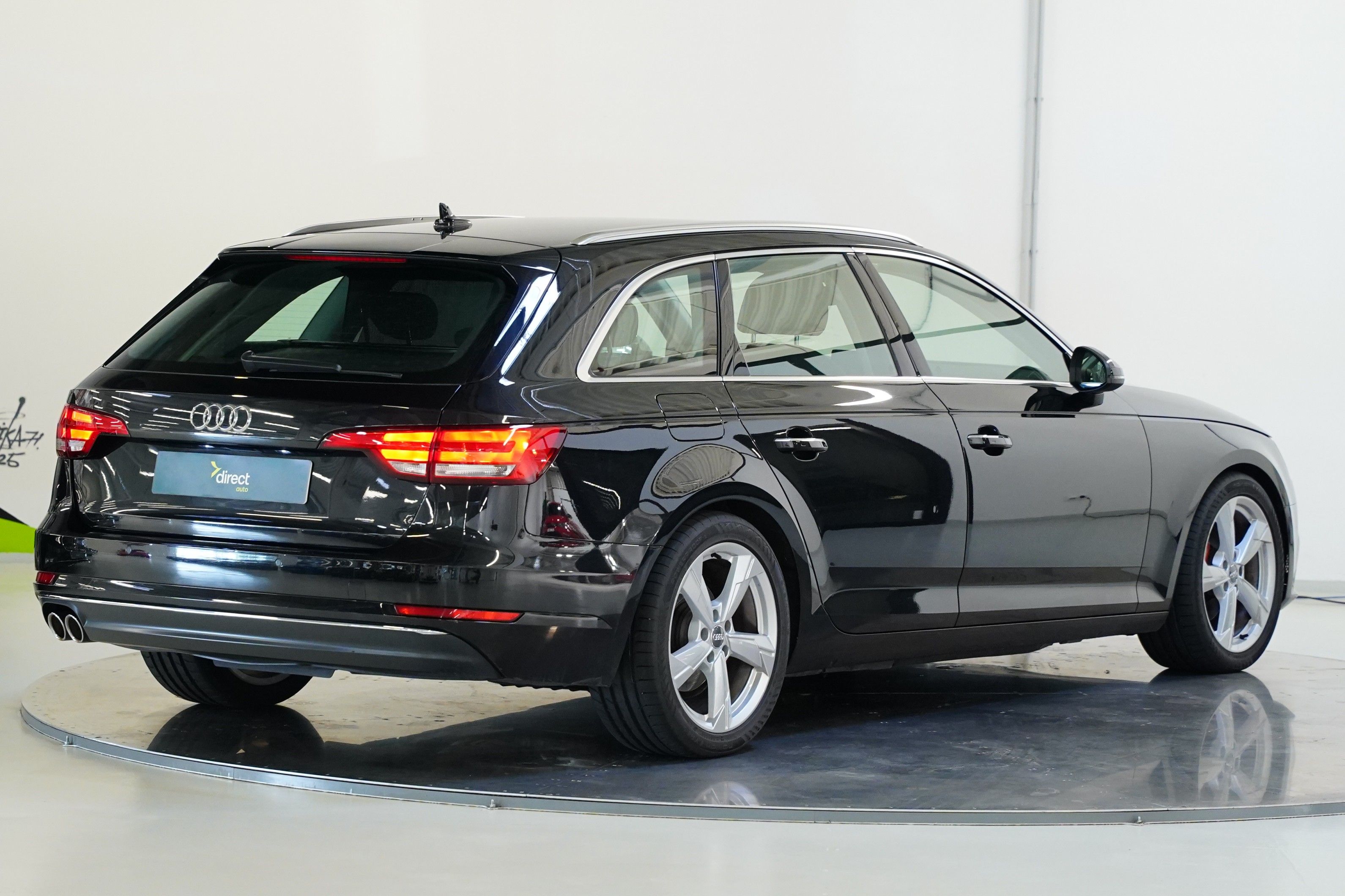 Audi A4, 2.0 TDI 140 kW - fotka 2
