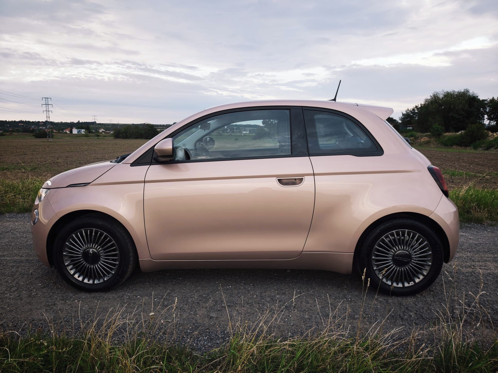 Fiat 500E, 42 kWh ICON ZÁRUKA DPH SOH 90% - fotka 4
