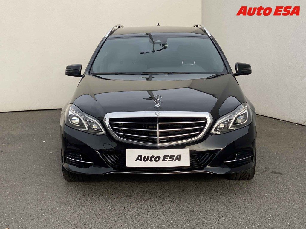 Mercedes-Benz Třídy E, 2.0 E200,AT - fotka 2