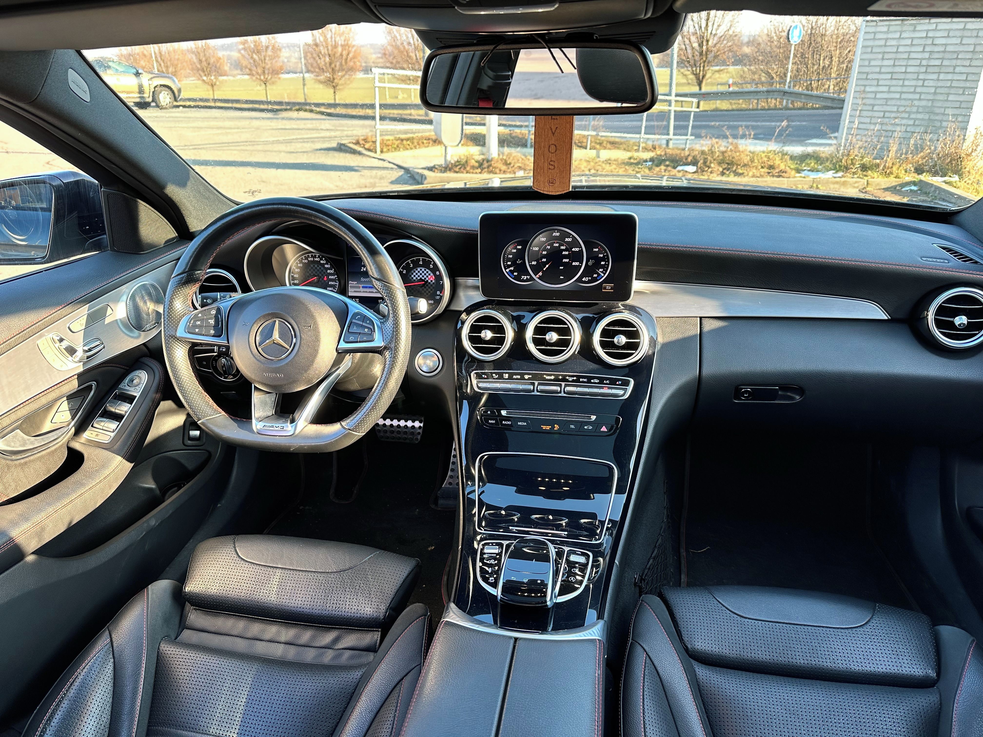 Mercedes-Benz Třídy C, Mercedes-Benz C450 AMG 270kW - fotka 4