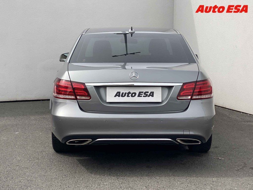 Mercedes-Benz Třídy E, 2.2 CDi e200,navi - fotka 5