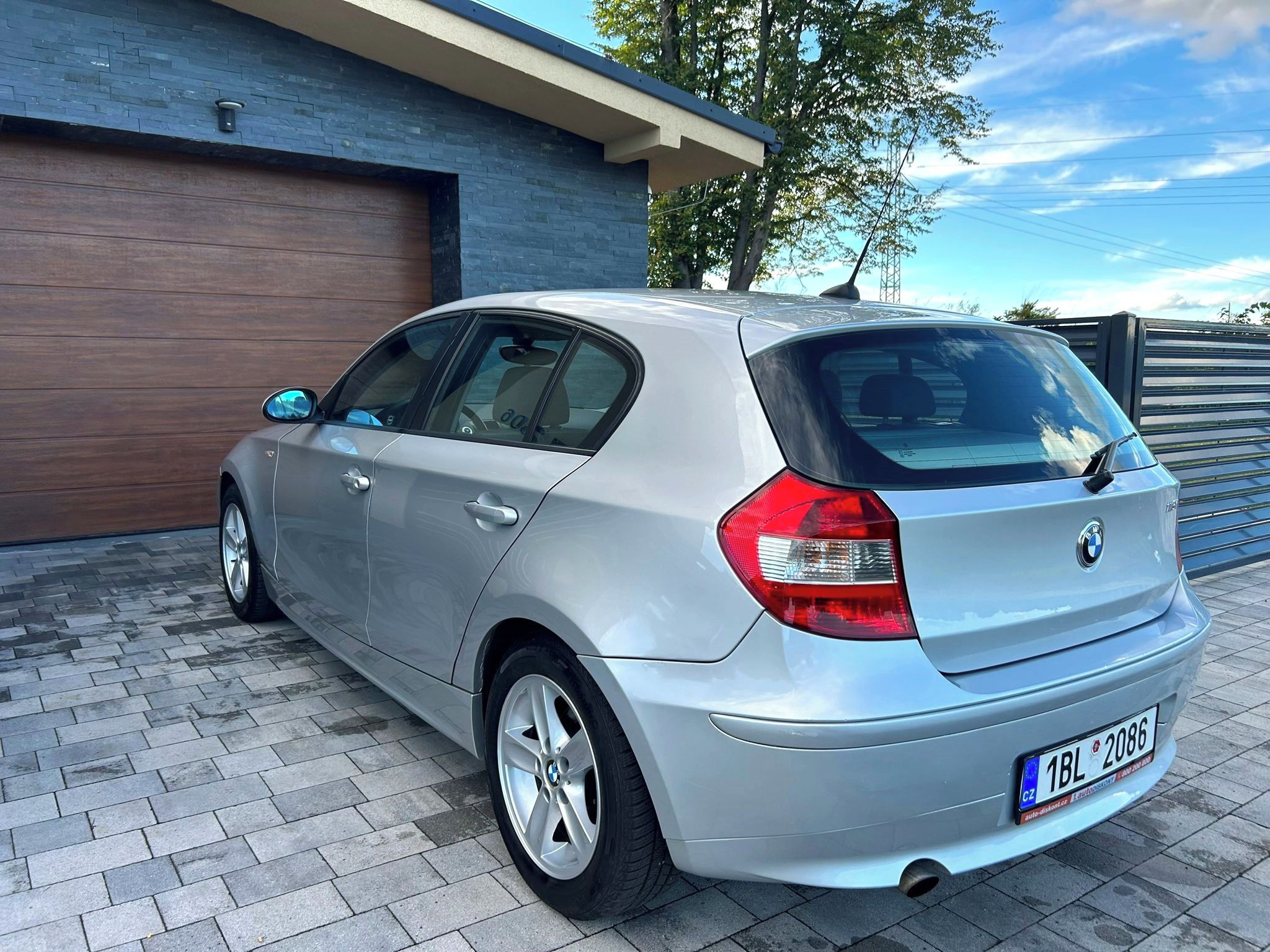BMW Řada 1, 116i E87 160tis km Nová STK - fotka 6