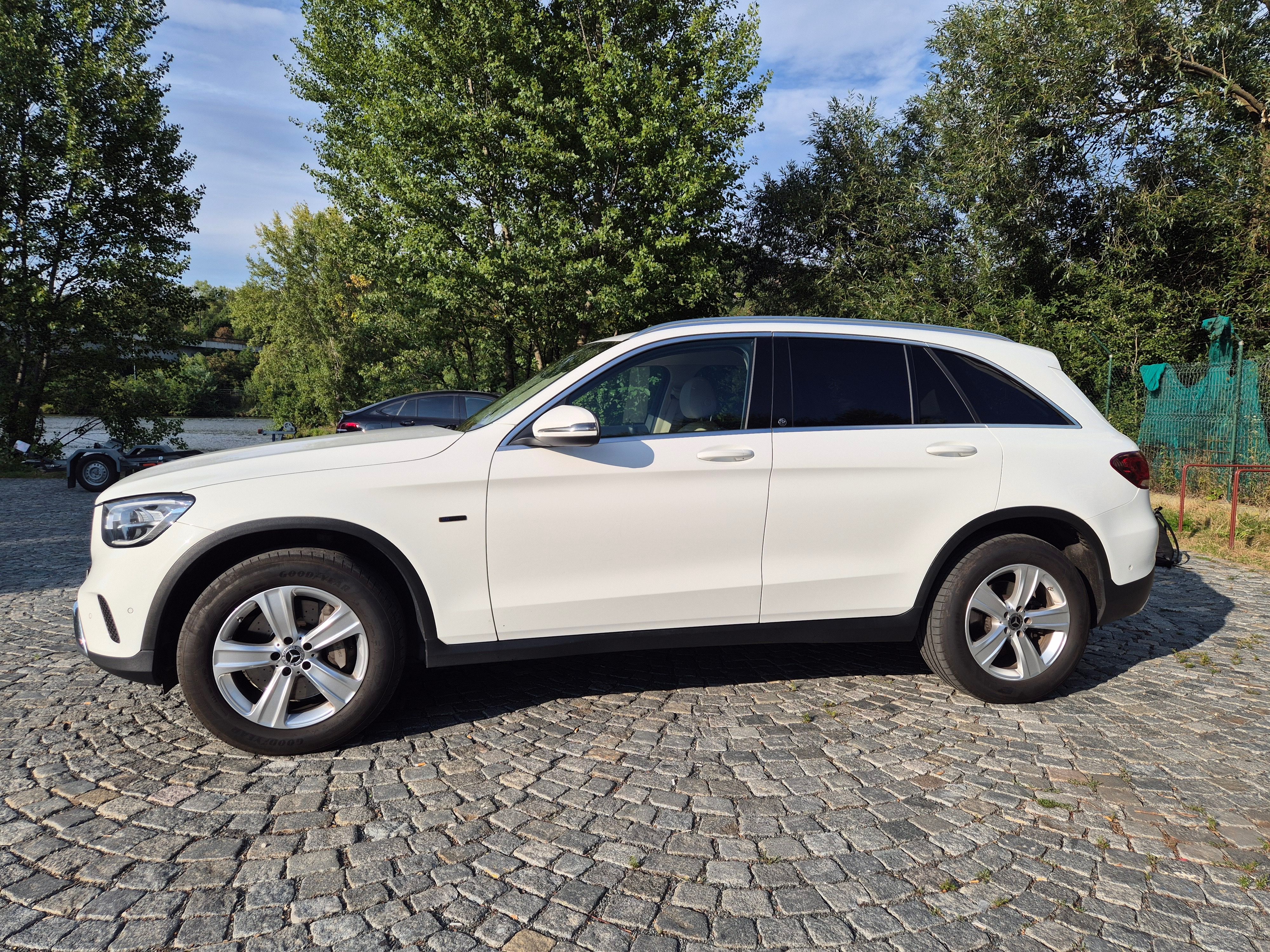 Mercedes-Benz GLC, 300 e 4MATIC - fotka 2