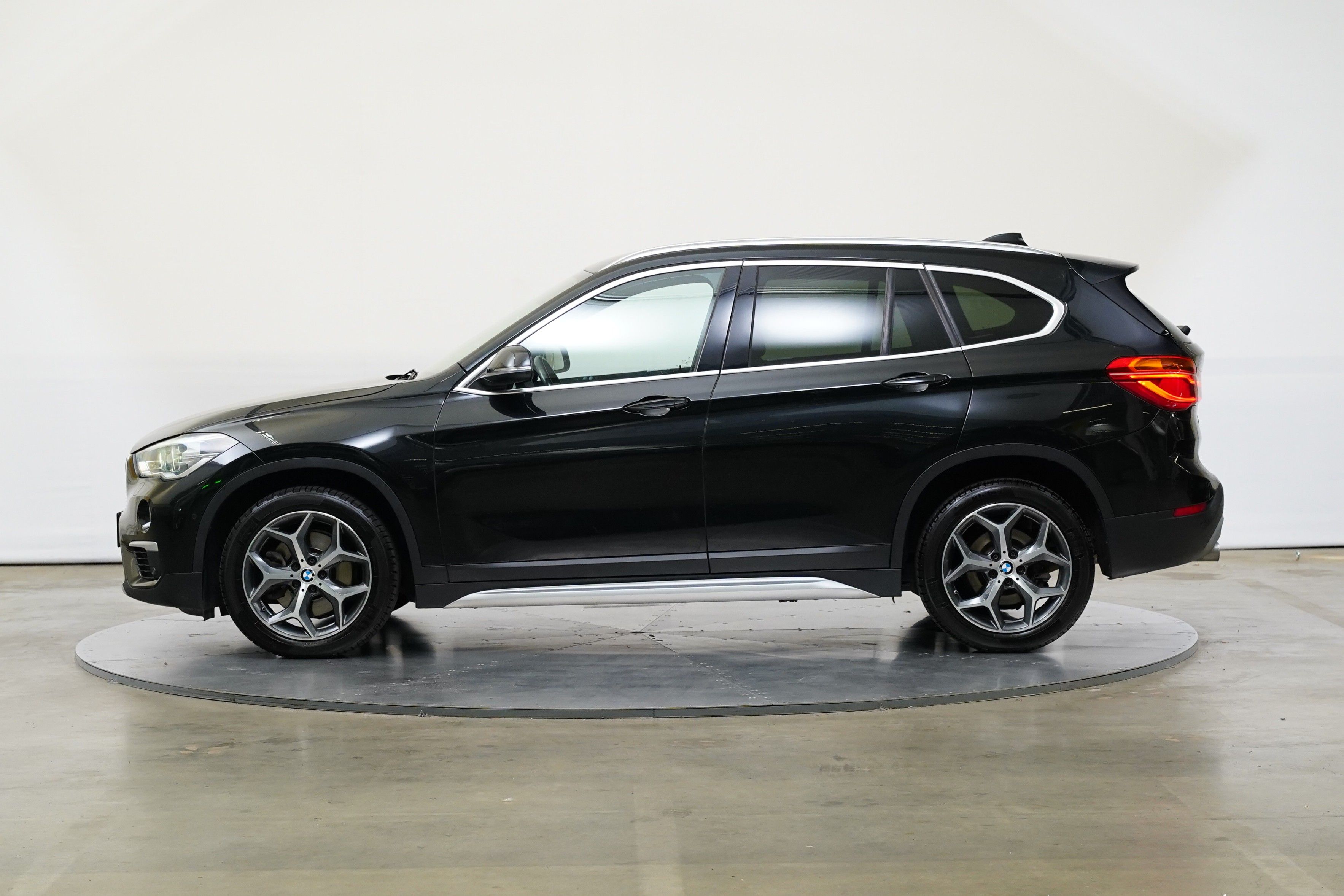 BMW X1, 2.0 D 140 kW xDrive - fotka 3