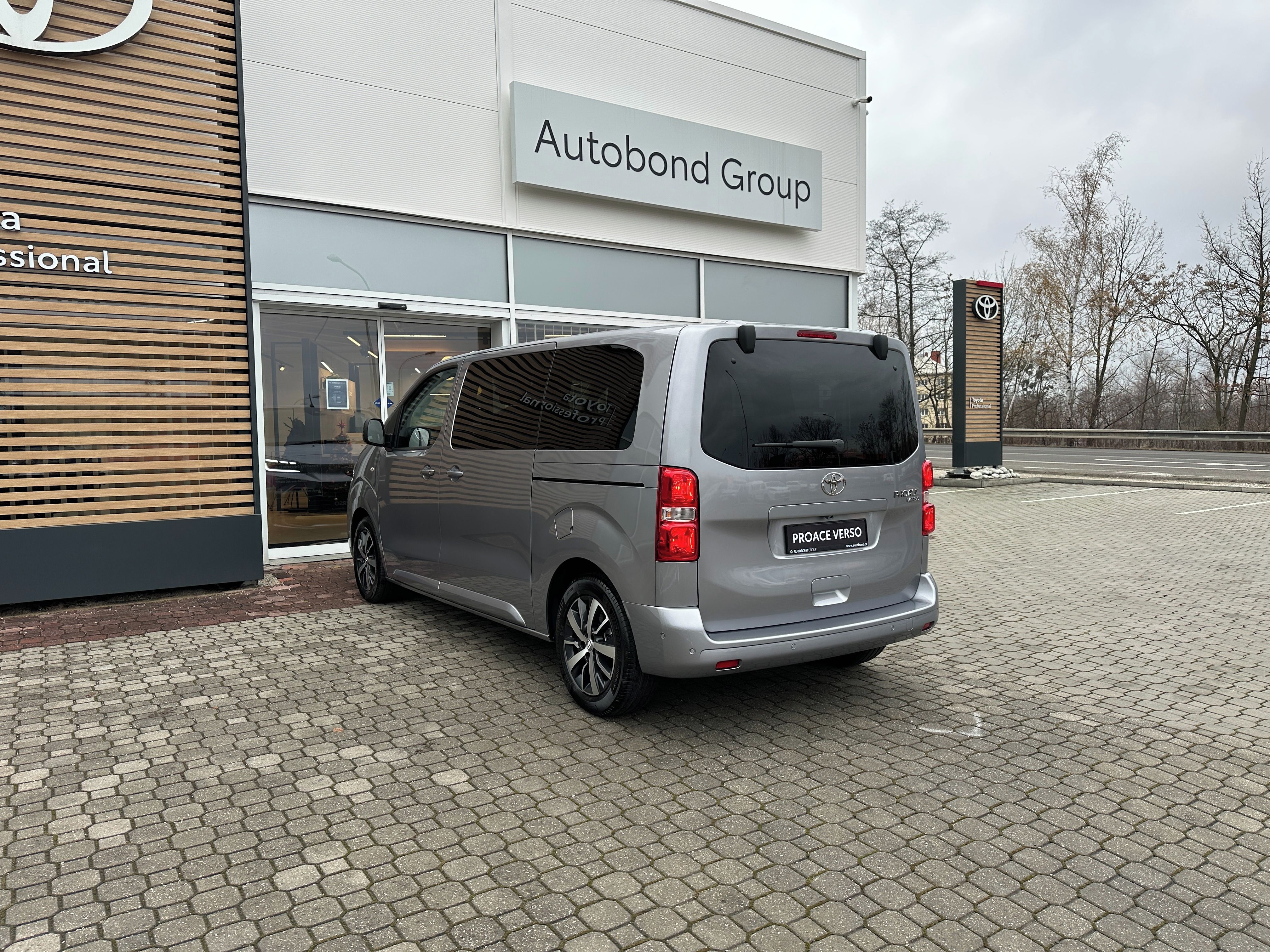 Toyota Proace Verso, 2.0D 8AT Family 8S L1 - fotka 4