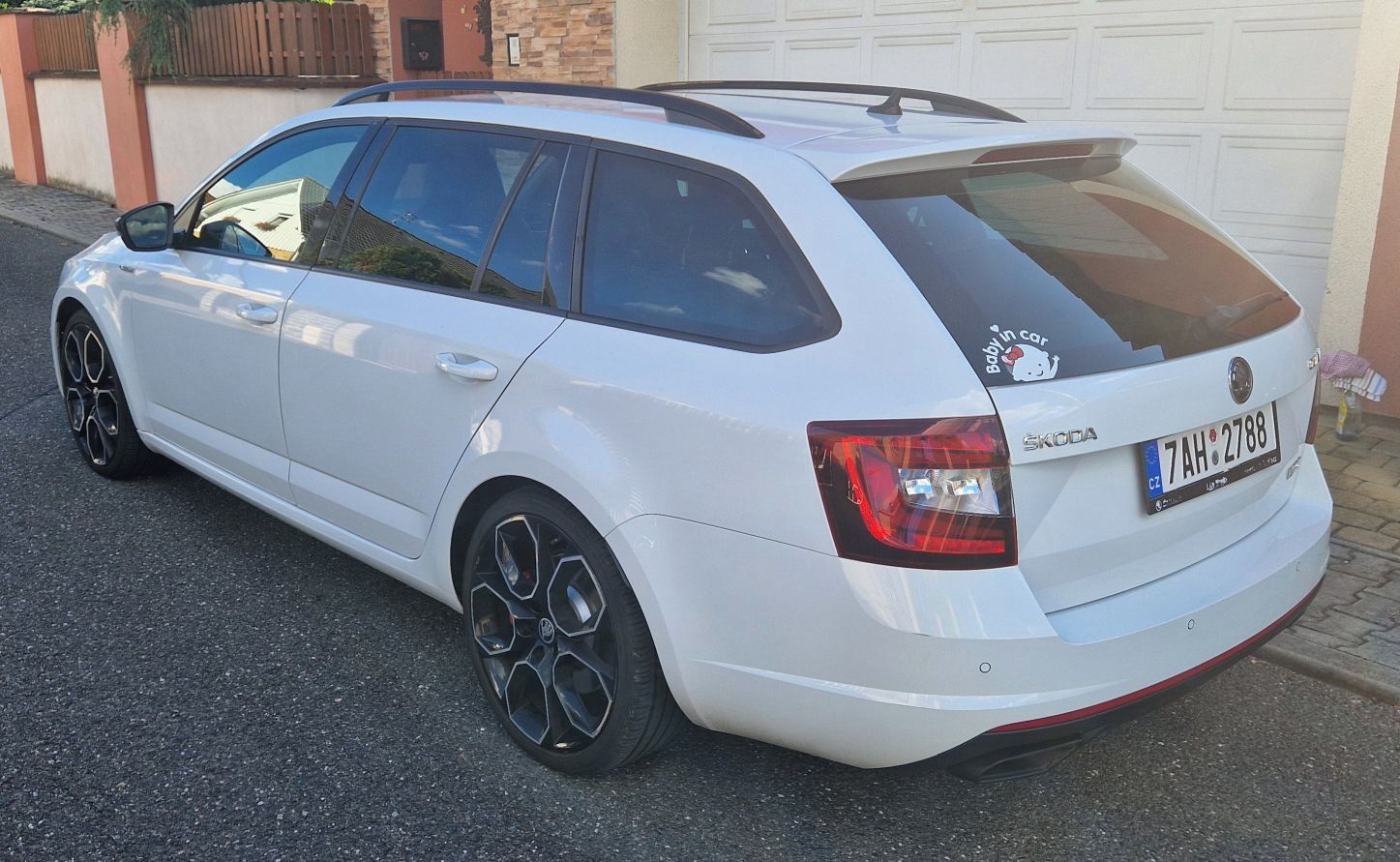 Škoda Octavia, 2.0 TSI DSG RS Combi - fotka 3