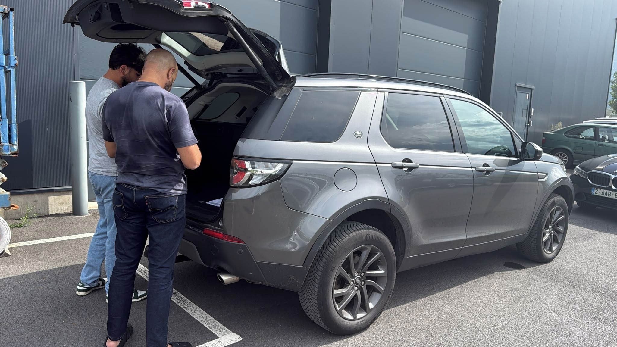 Land Rover Discovery Sport, 2,0 d automat- 4x 4-7místný - fotka 3