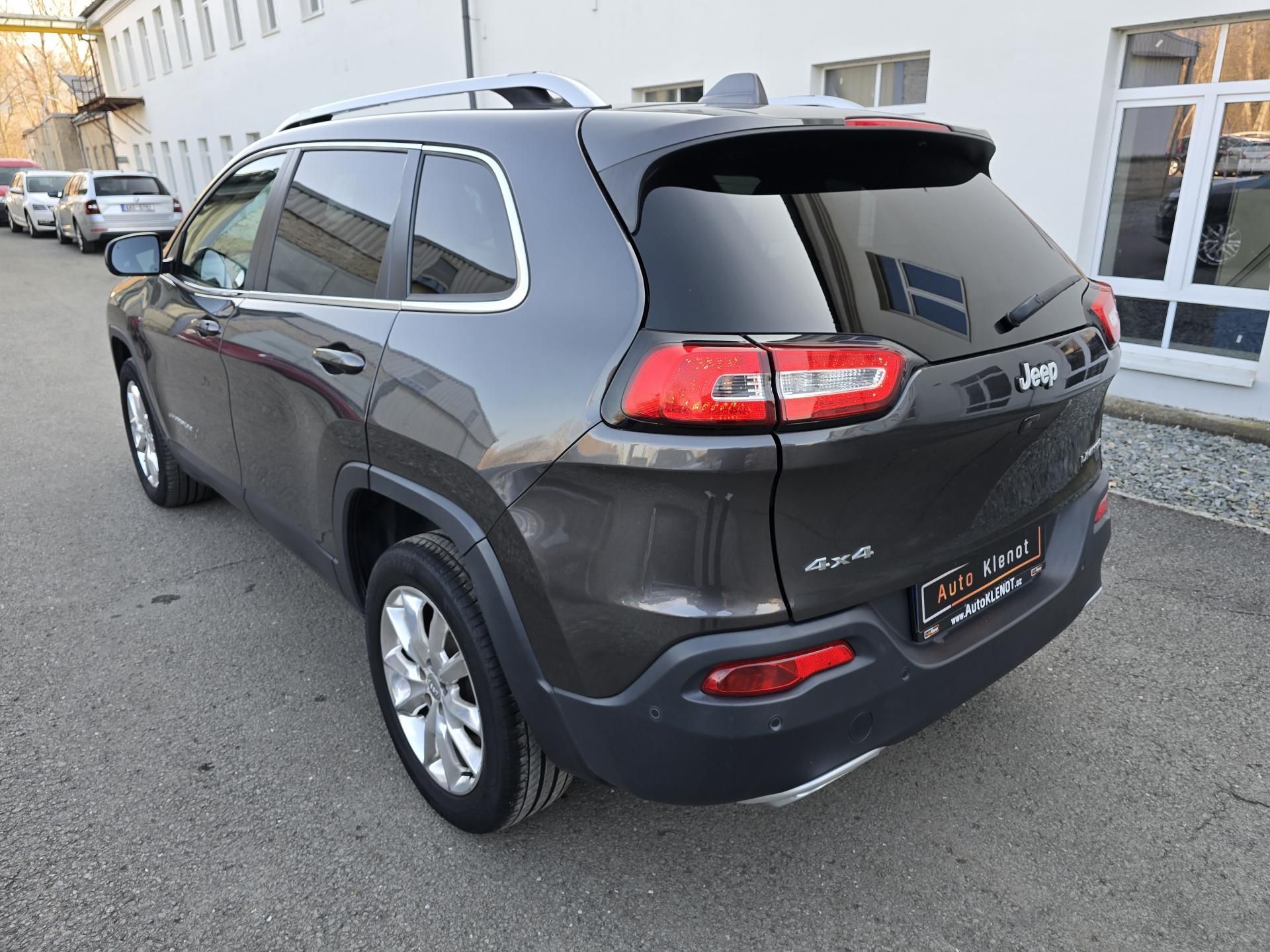 Jeep Cherokee, 147kW 4x4 LIMITED KŮŽE NAV - fotka 5