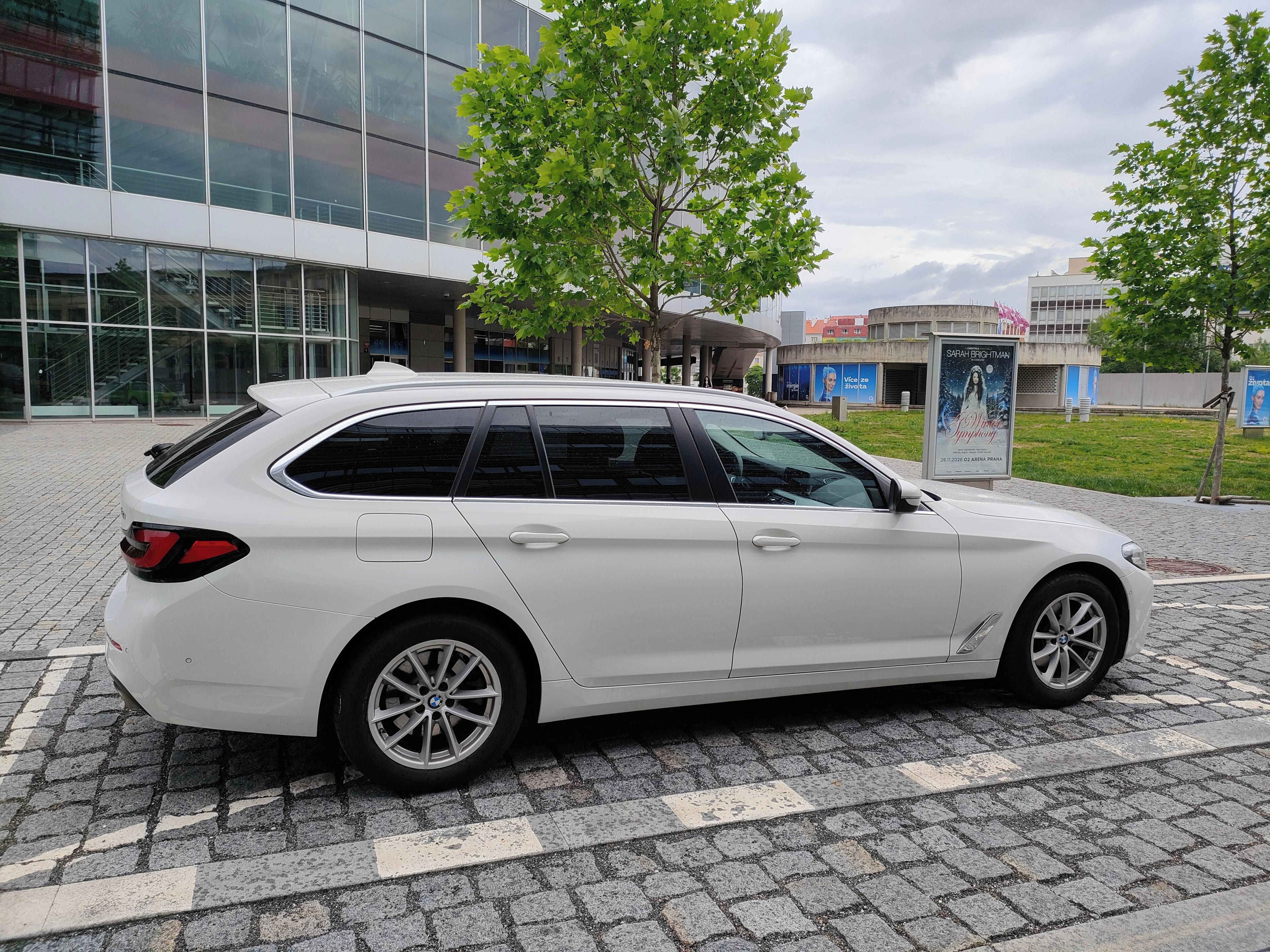 BMW Řada 5, BMW 520d xDrive Touring 140 kW - fotka 6