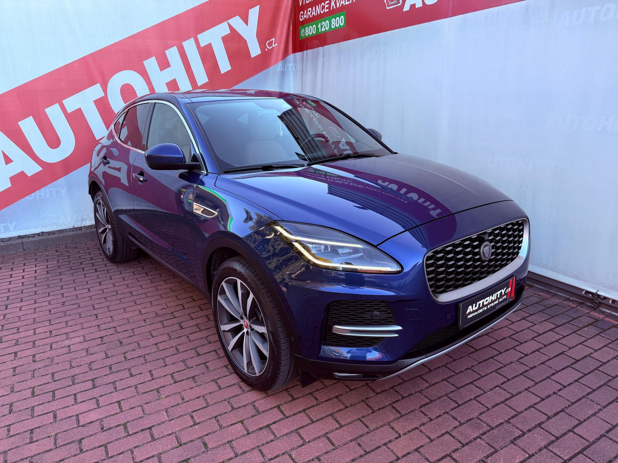 Jaguar E-Pace, P200 AWD, ČR, Meridian, TOP - fotka 5