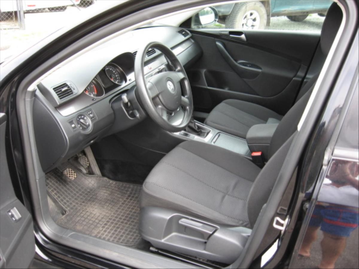 Volkswagen Passat, 2,0 TDi 103 kW - fotka 6