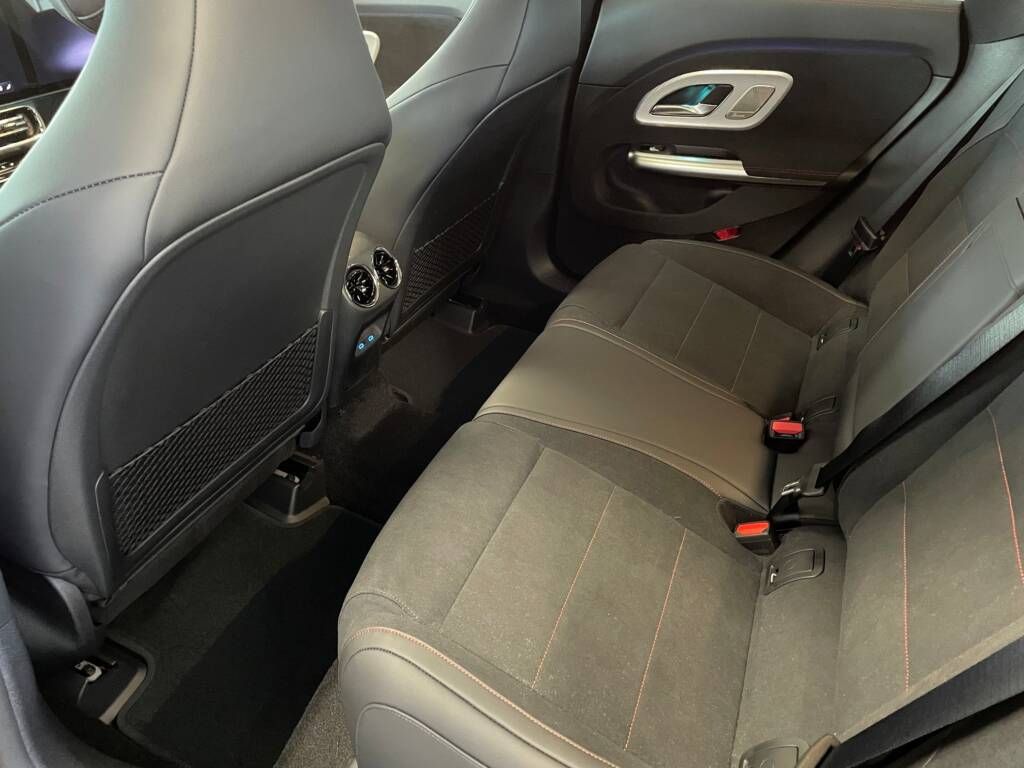 Mercedes-Benz CLA, 200 4MATIC - fotka 3
