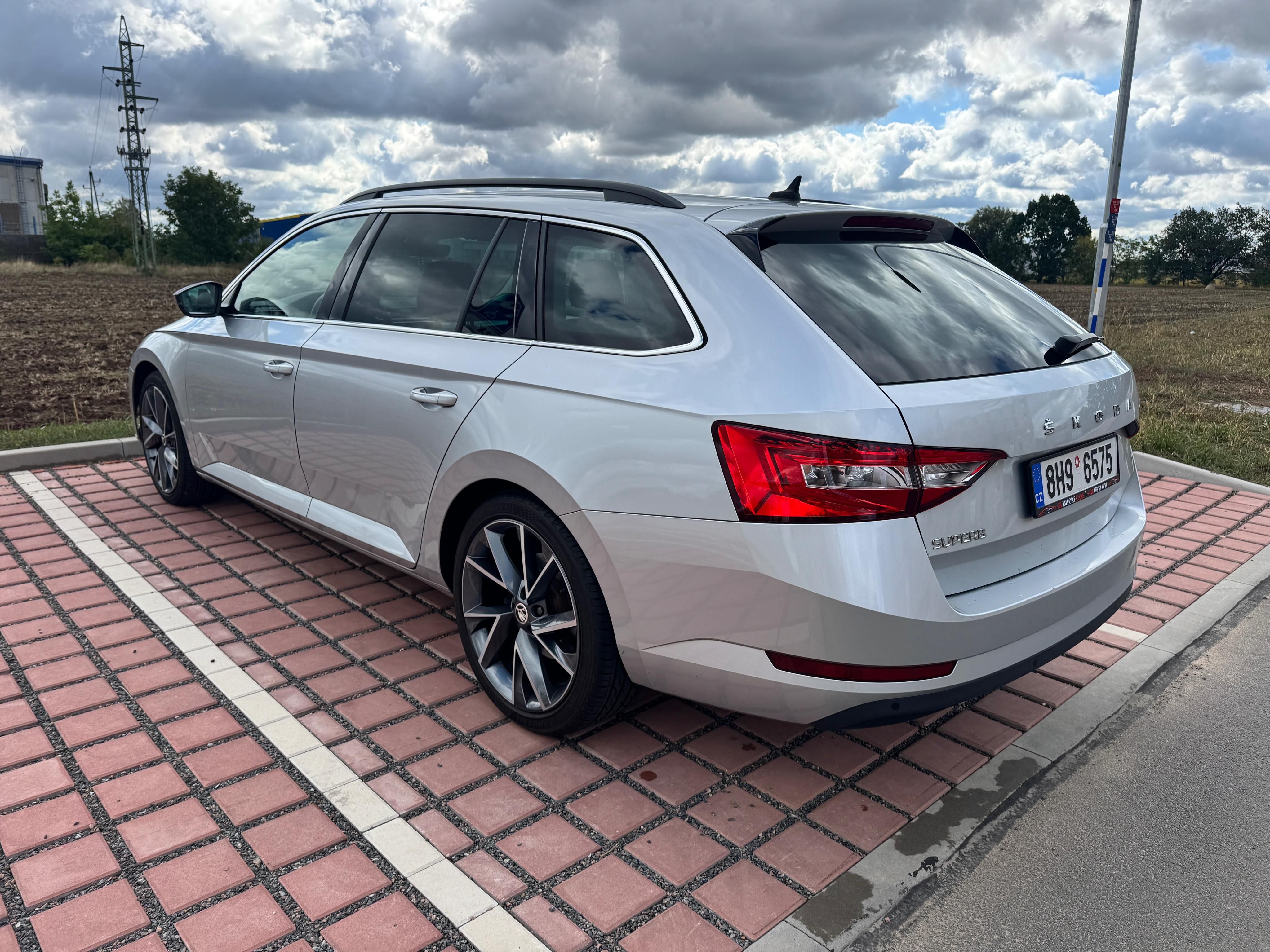 Škoda Superb, 2.0 TDI 110 kW, 127 000 km - fotka 3