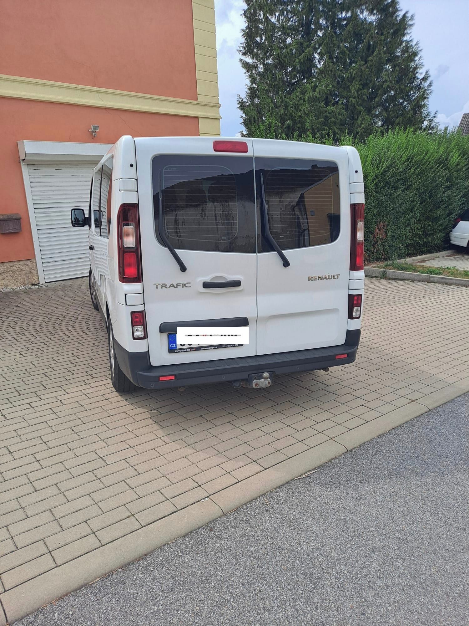 Renault Trafic, Renault Trafic 1.6 dCi, 9 míst - fotka 2