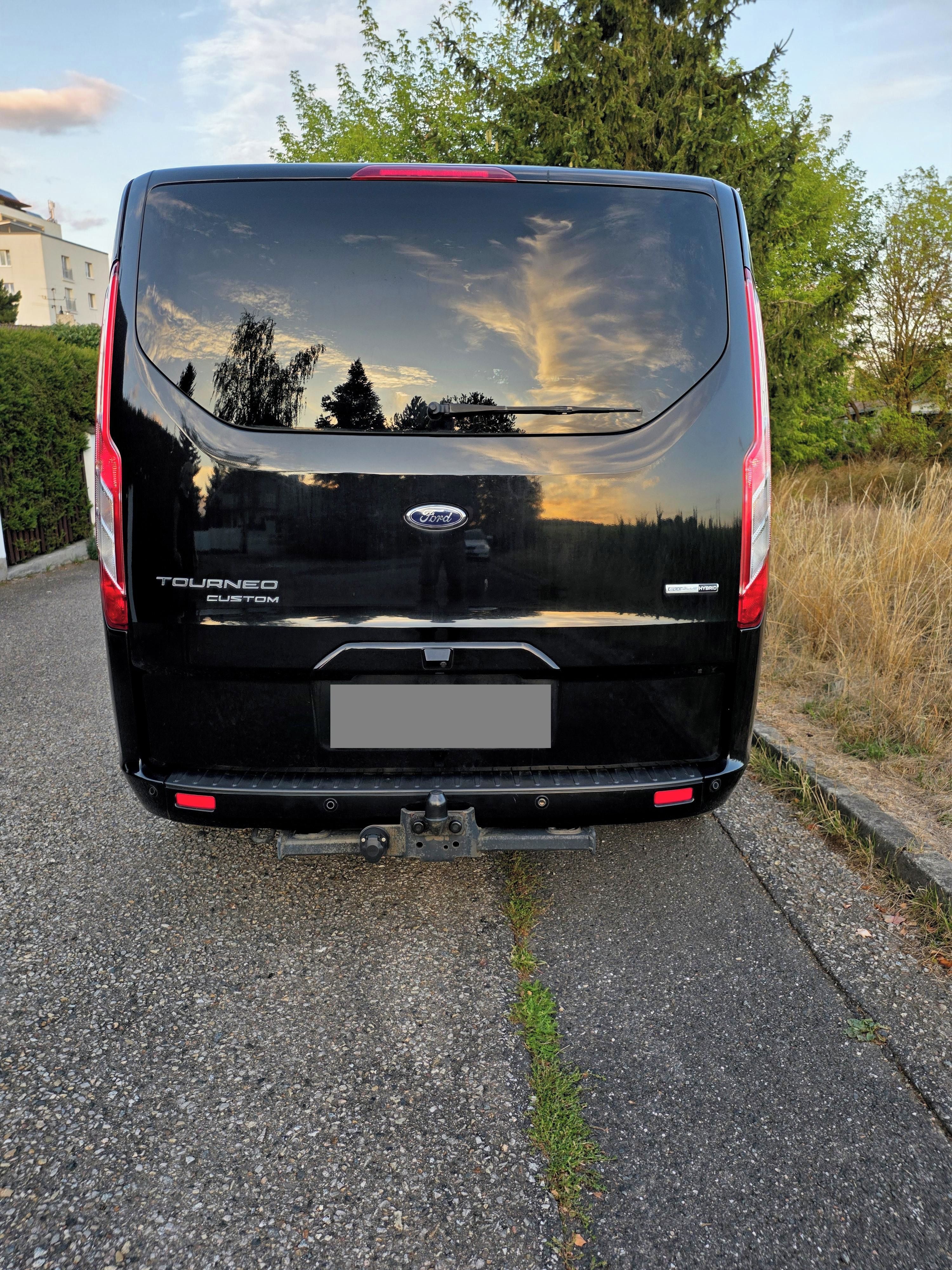 Ford Tourneo Custom, L1 Titanium 2.0D (mHEV) 136 kW - fotka 4