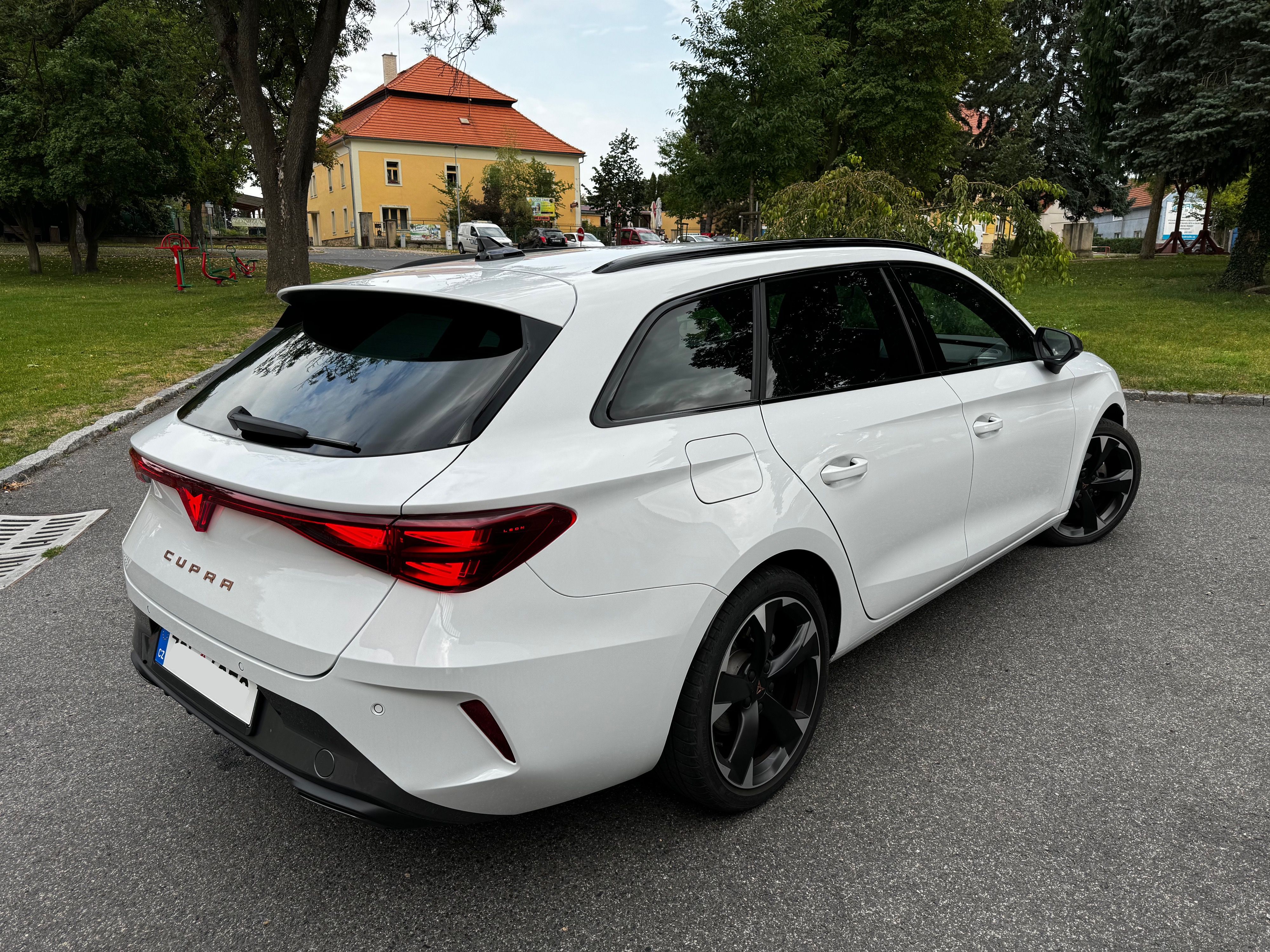 Cupra Leon, 1.5 TSI DSG - 110kW - V ZÁRUCE - fotka 5