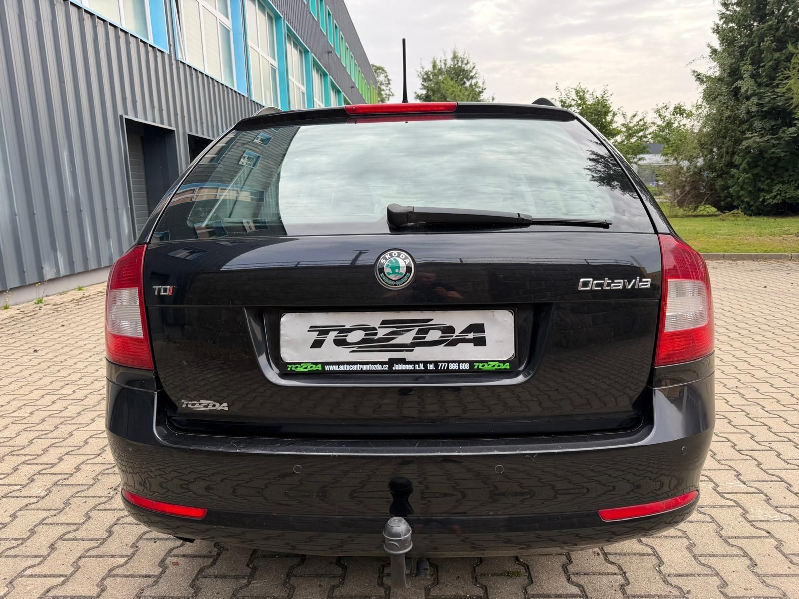 Škoda Octavia, 1,6 TDI Ambiente Combi - fotka 4