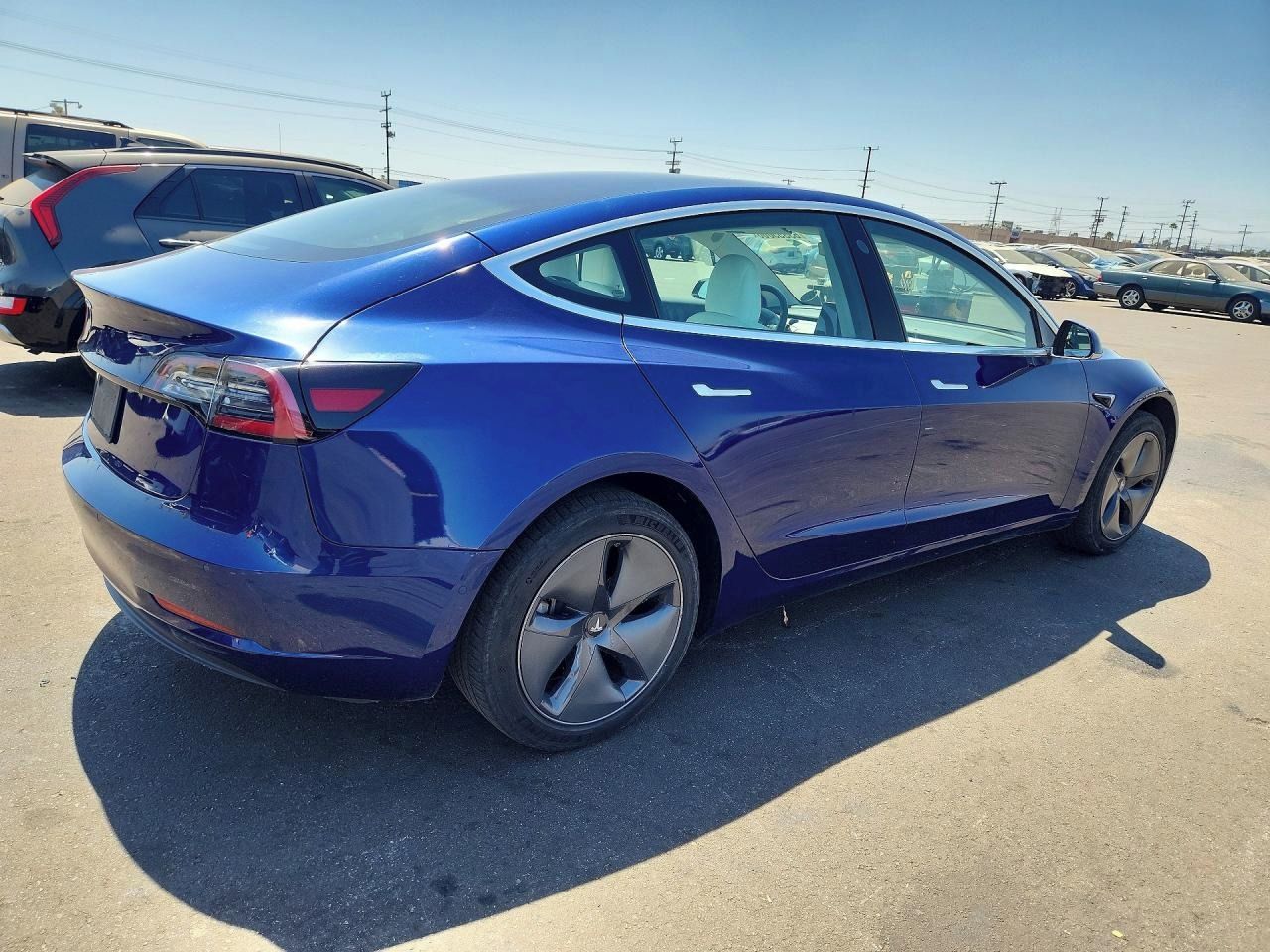 Tesla Model 3, Auto na cestě - fotka 4