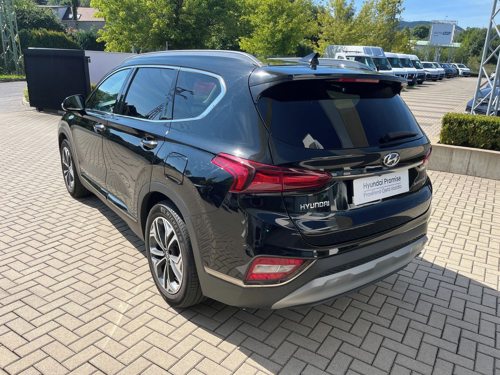 Hyundai Santa Fe, 2.2 CRDi 4x4 8DCT Luxury 7míst - fotka 4
