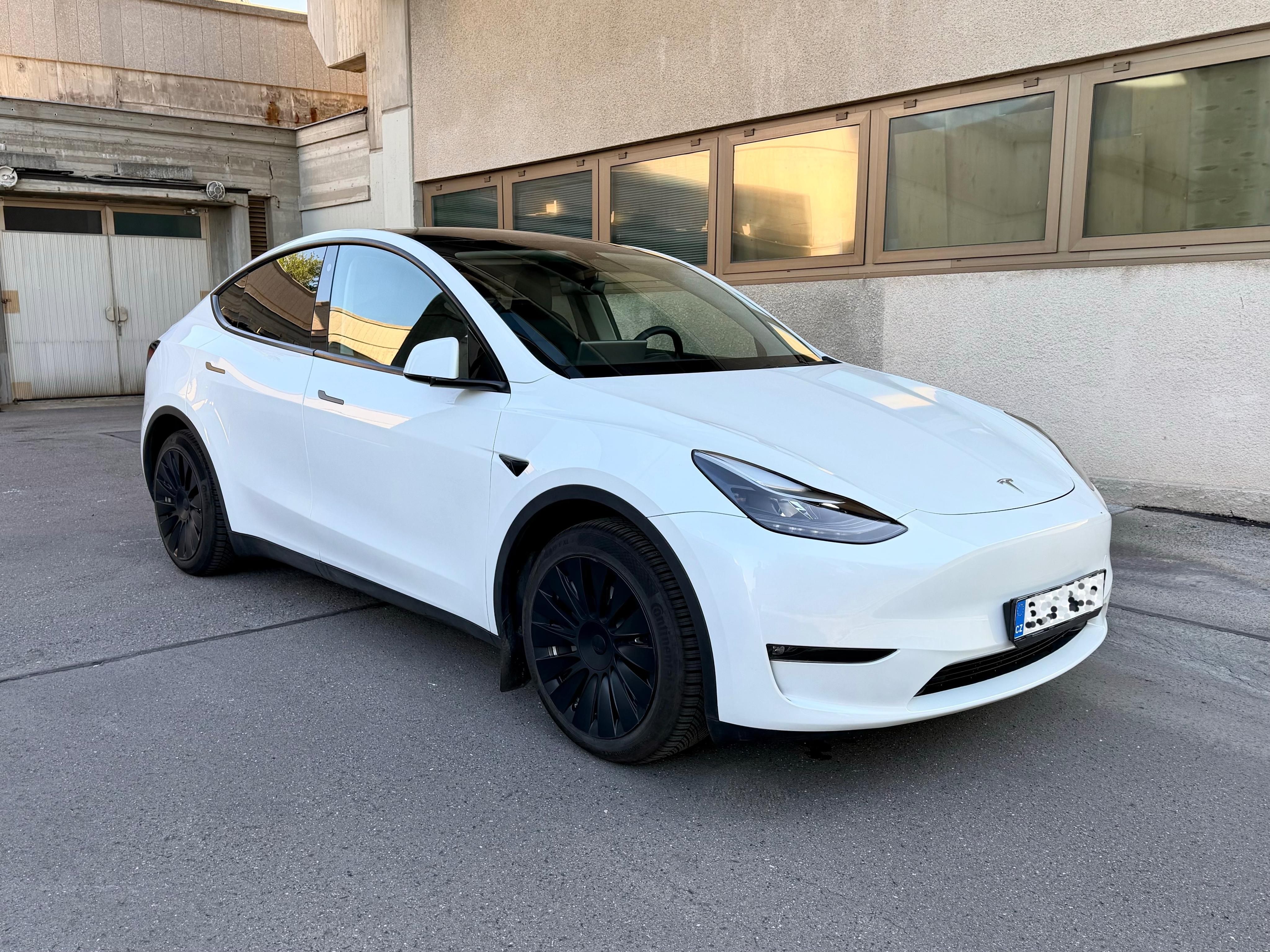 Tesla Model Y, LR AWD, DPH, 1.maj, ČR, záruka