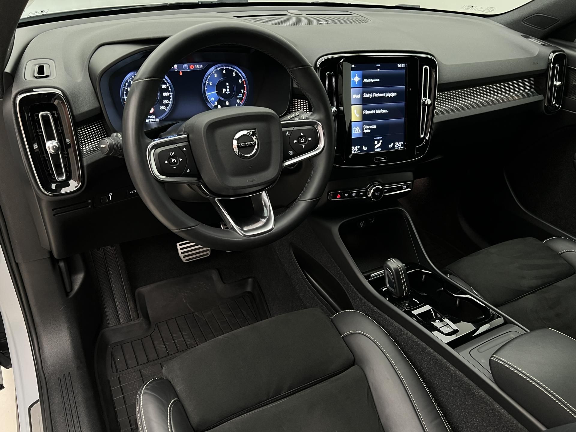 Volvo XC40, B4 AWD R-DESIGN 1. maj. - fotka 4
