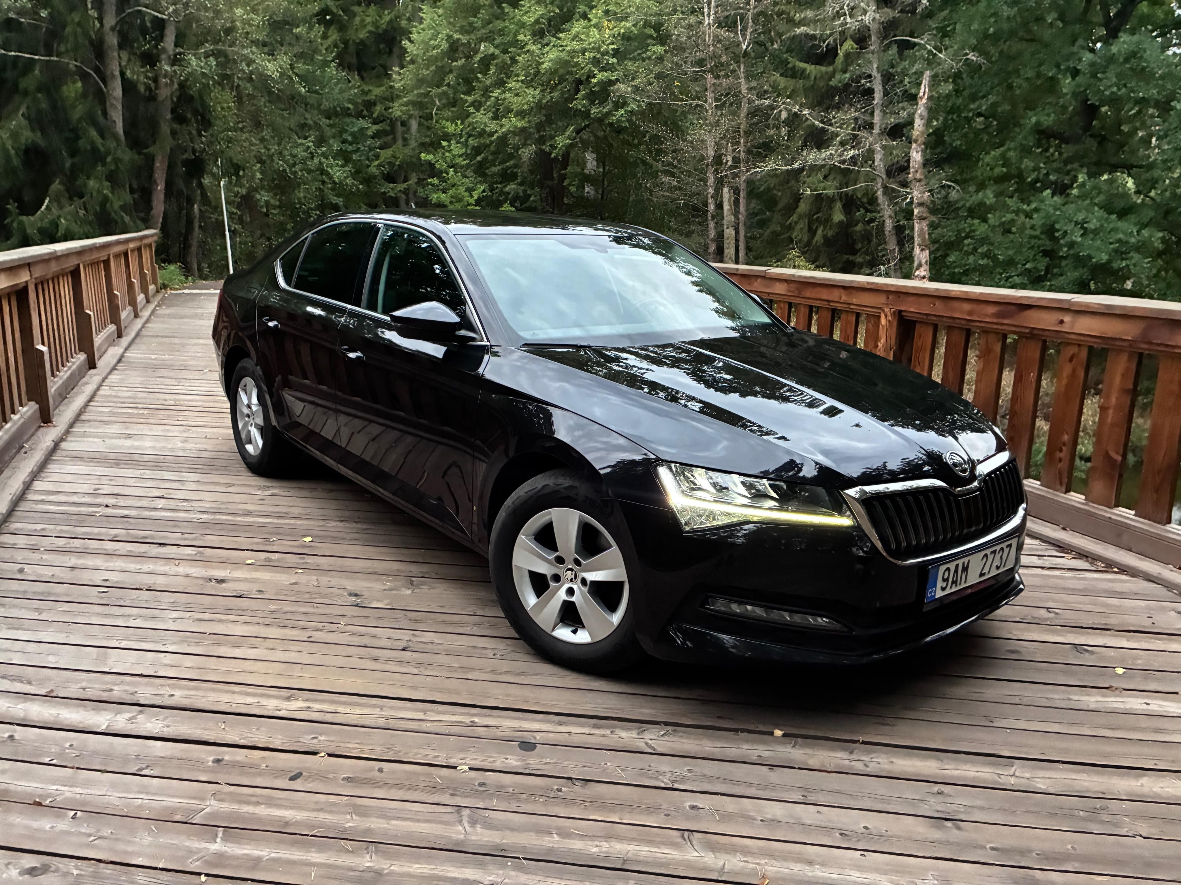 Škoda Superb, PERFEKTNÍ STAV - fotka 2