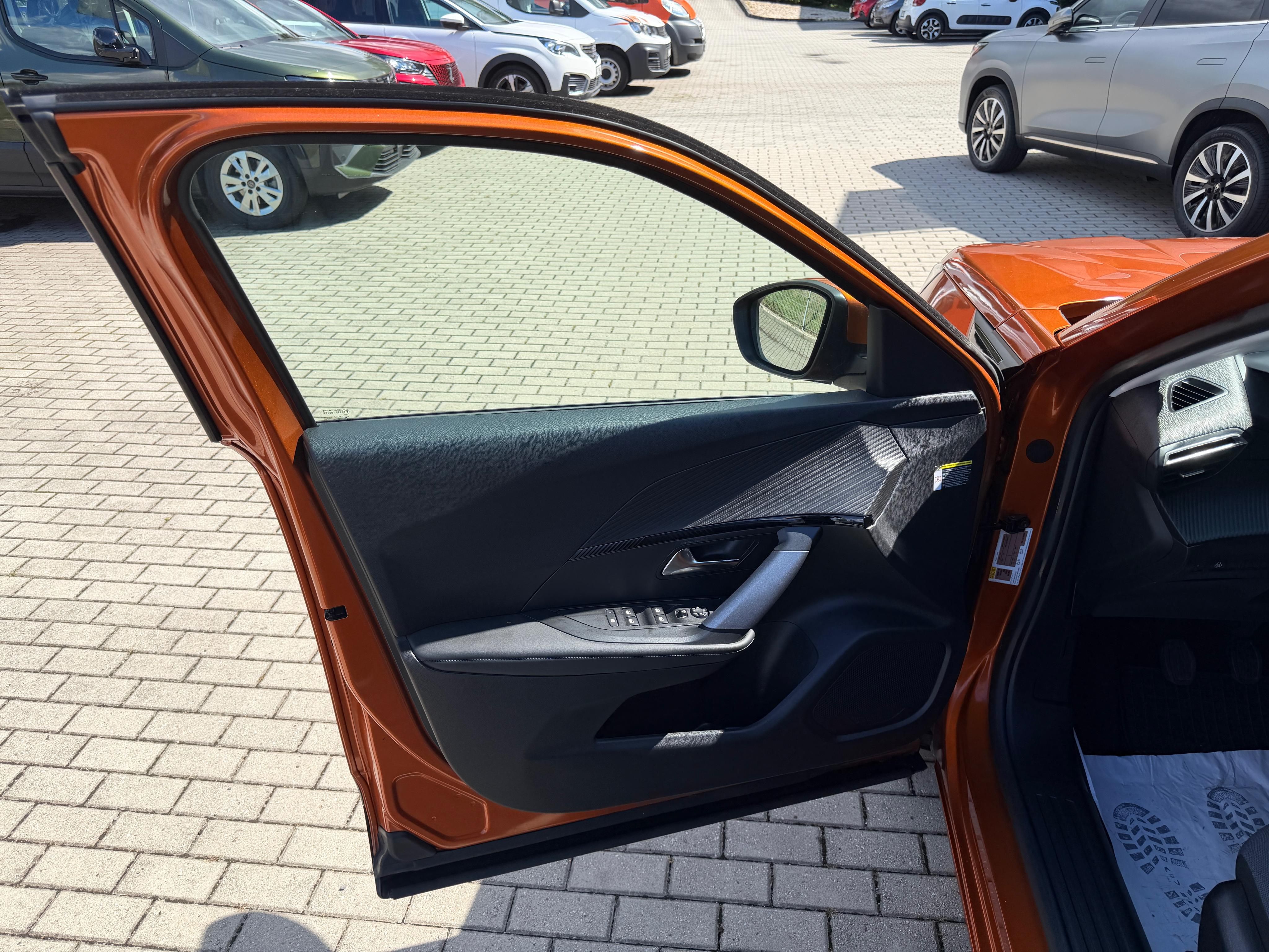 Peugeot 2008, ALLURE 1.2 PureTech 100k 1.maj - fotka 6