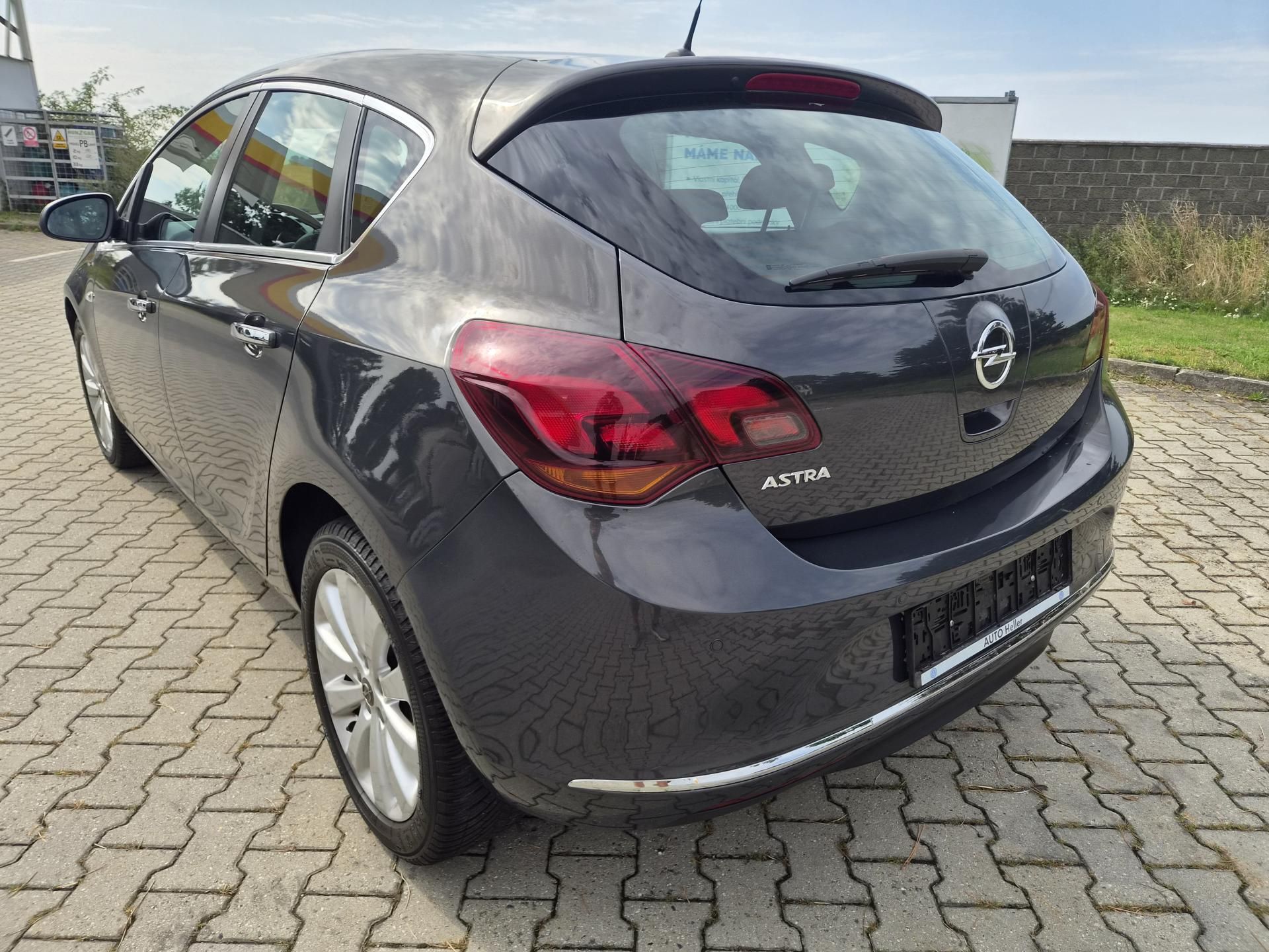 Opel Astra, 1,4T COSMO - fotka 5