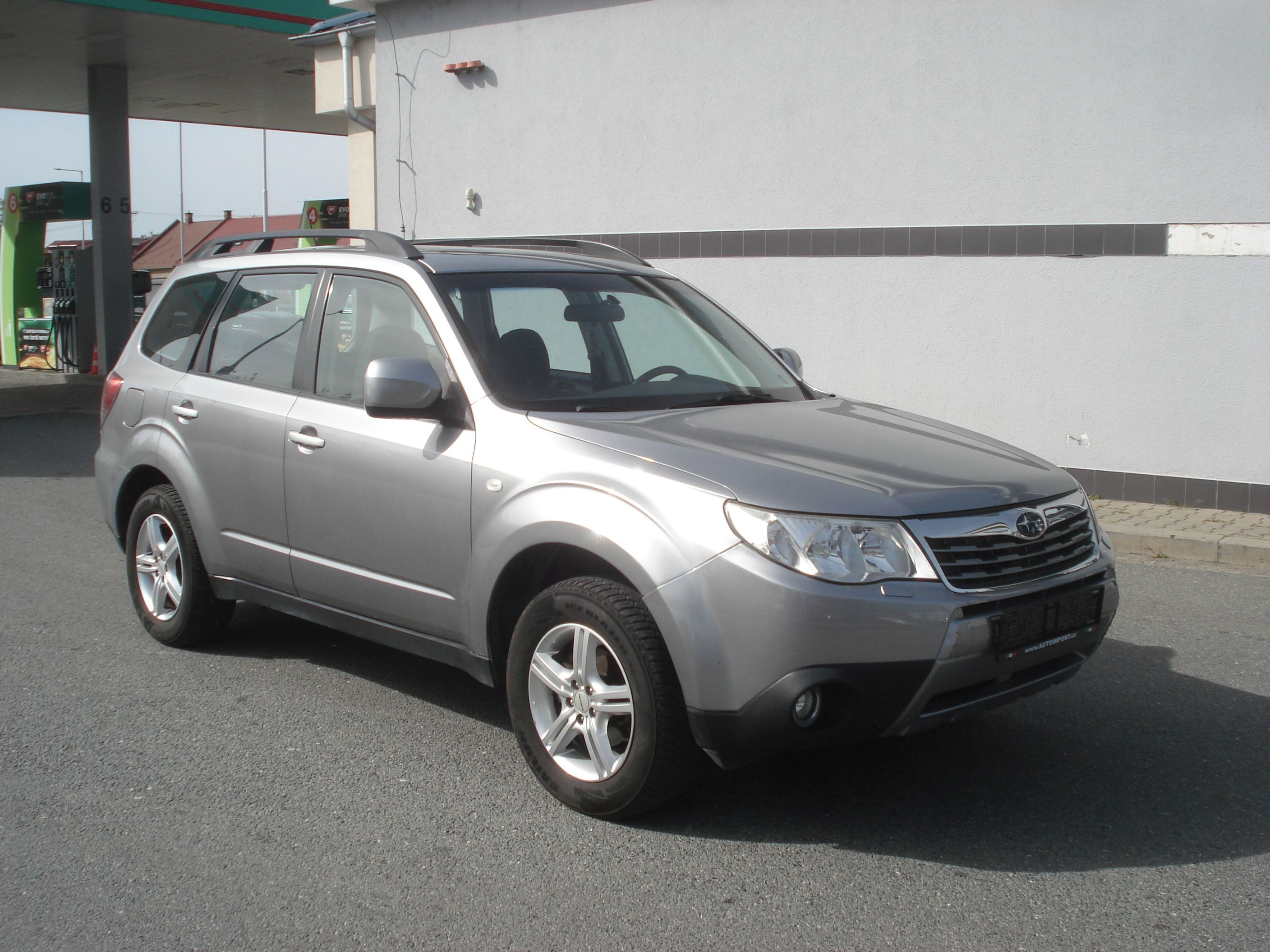 Subaru Forester, 2.0i LPG XENONY ŚIBR TAŽNÉ - fotka 6