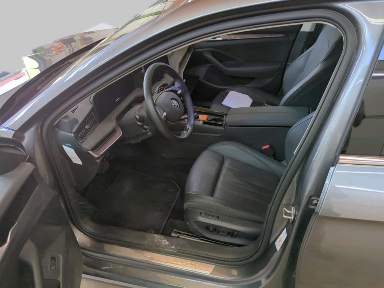 Škoda Superb, Combi 2,0TDi 110kw DSG L&K 18A - fotka 6