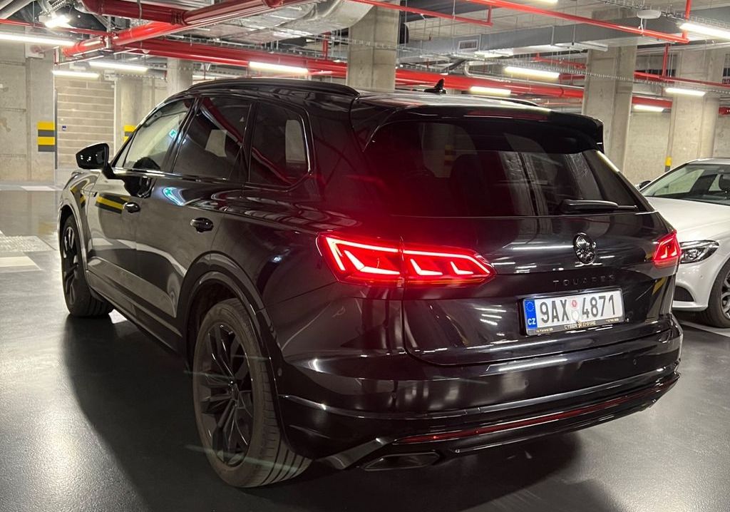 Volkswagen Touareg, 3.0 TSI R line black edition - fotka 2
