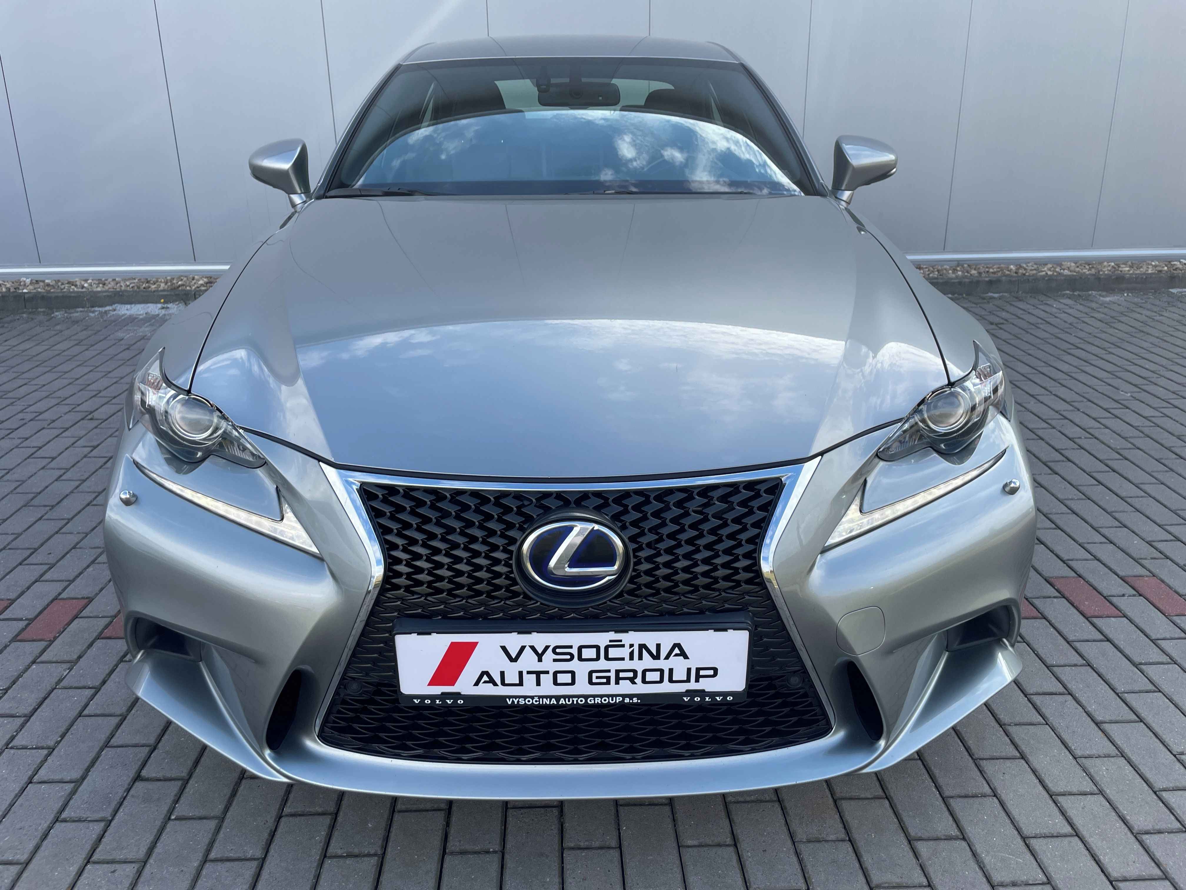 Lexus IS, 300h F-SPORT - fotka 3
