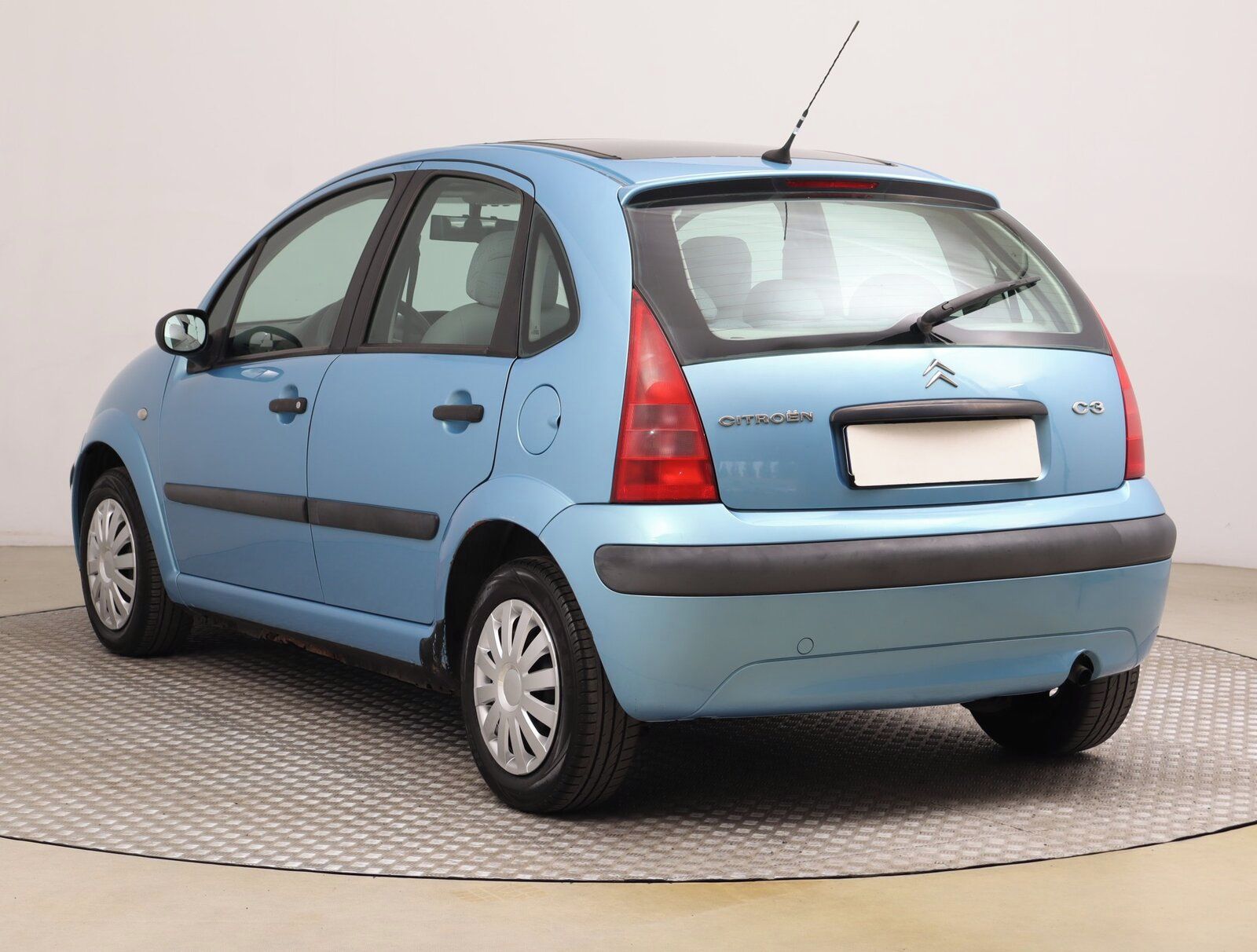 Citroën C3, 1.1 i, po STK, zamluveno - fotka 4