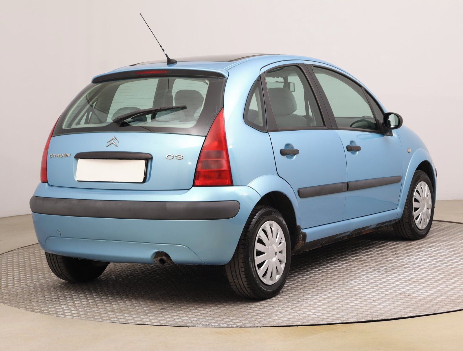 Citroën C3, 1.1 i, po STK, zamluveno - fotka 5