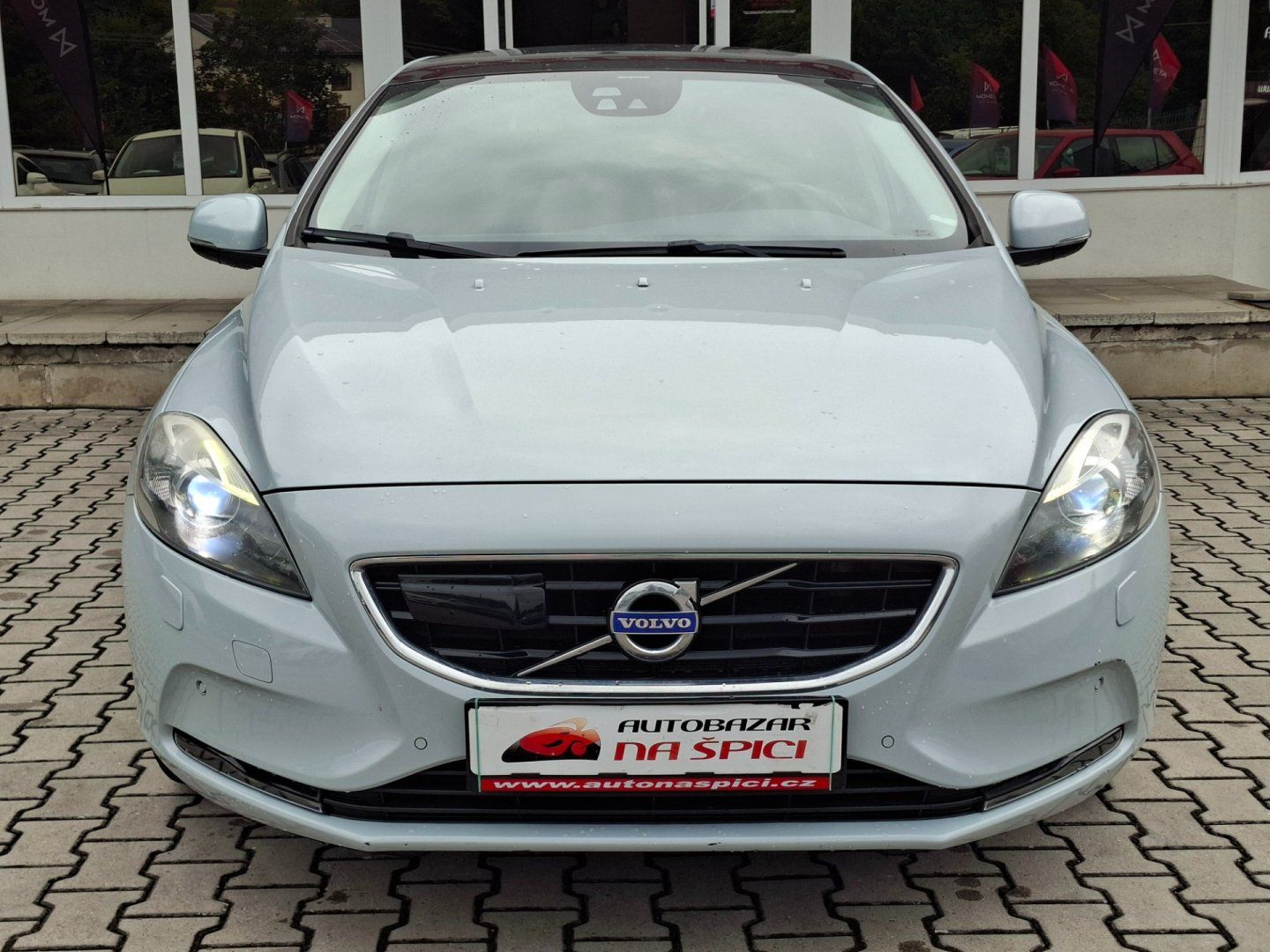 Volvo V40, 2.0D3 110kW AUT -1.MAJITEL - fotka 3