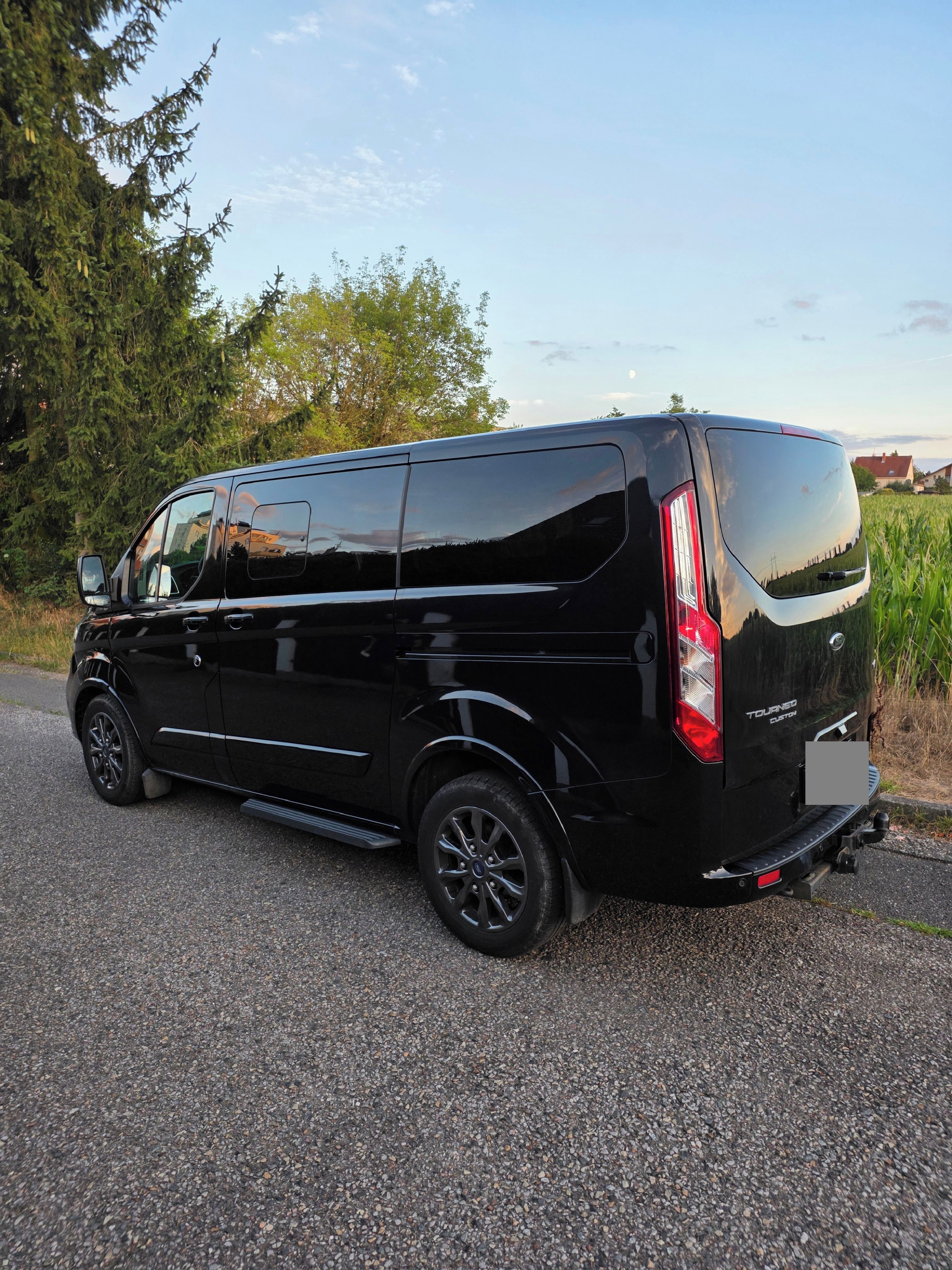 Ford Tourneo Custom, L1 Titanium 2.0D (mHEV) 136 kW - fotka 3