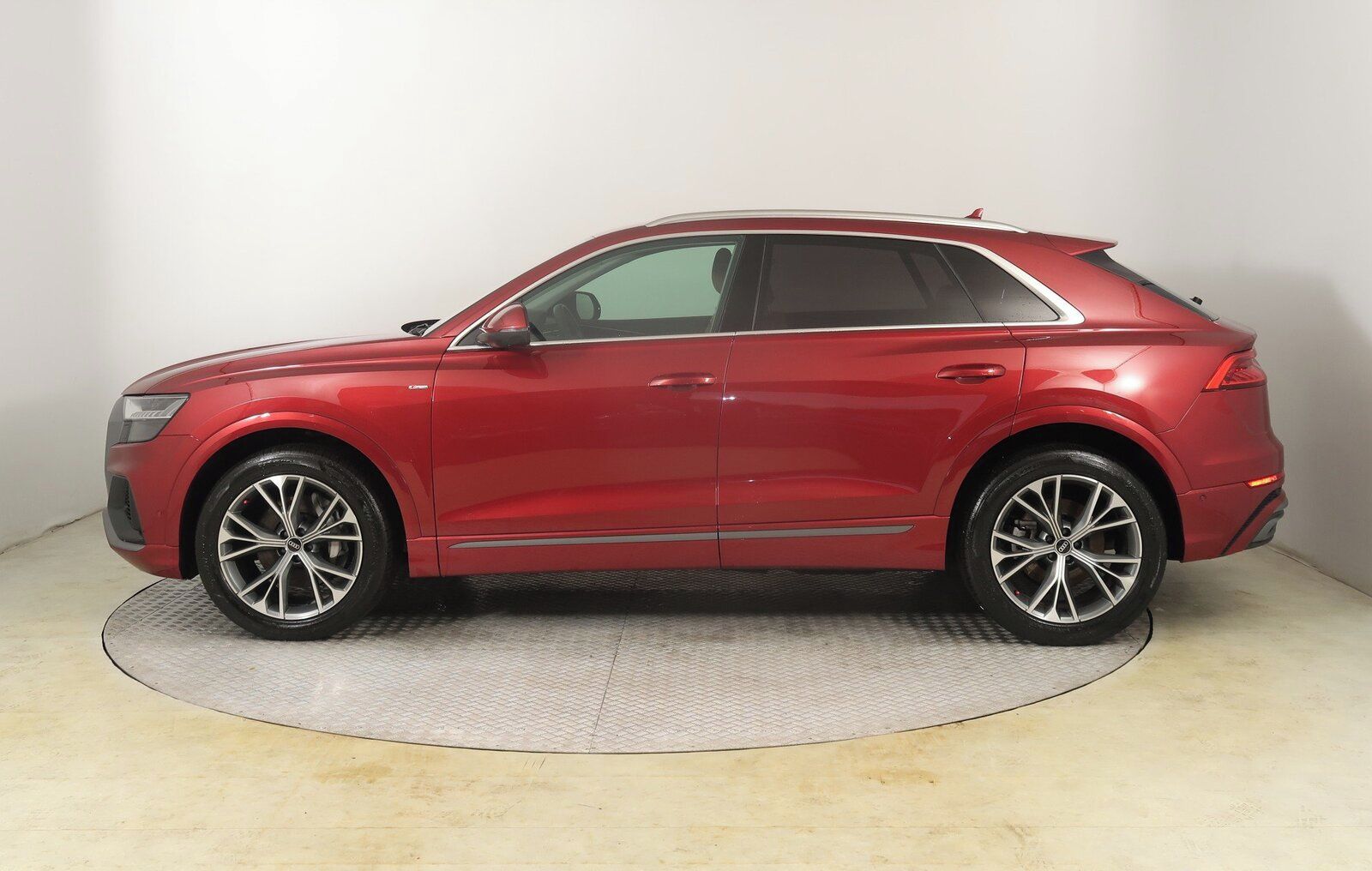 Audi Q8, 50 TDI, S-Line - fotka 3