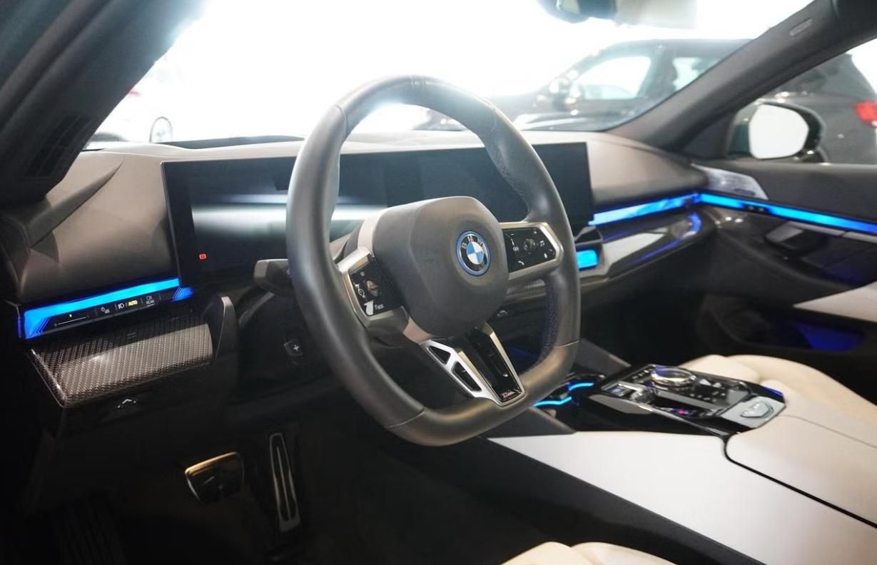 BMW i5, eDrive40 Touring M 360kam Pano - fotka 5
