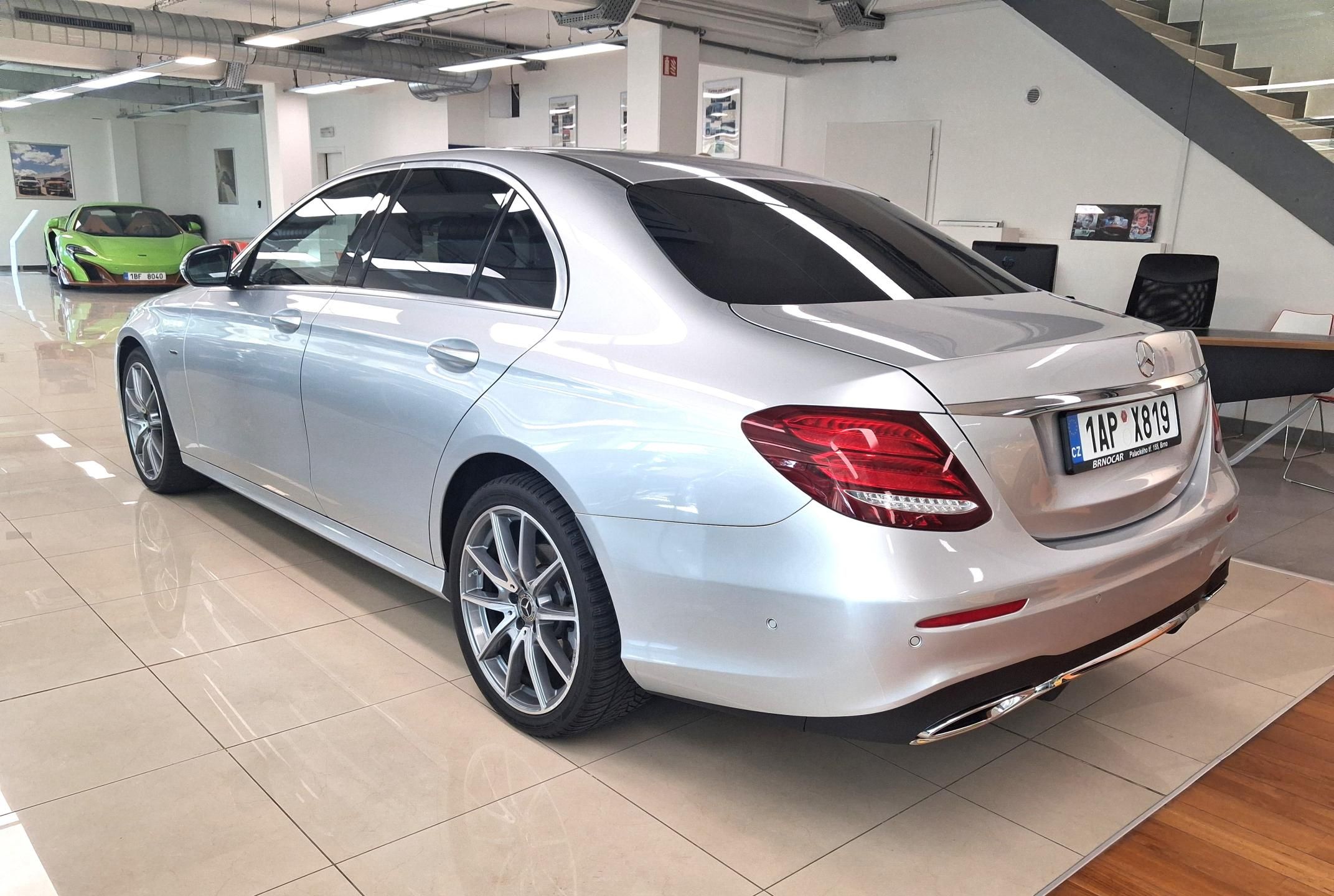 Mercedes-Benz Třídy E, E 220d 4MATIC Sport Style, ČR - fotka 4
