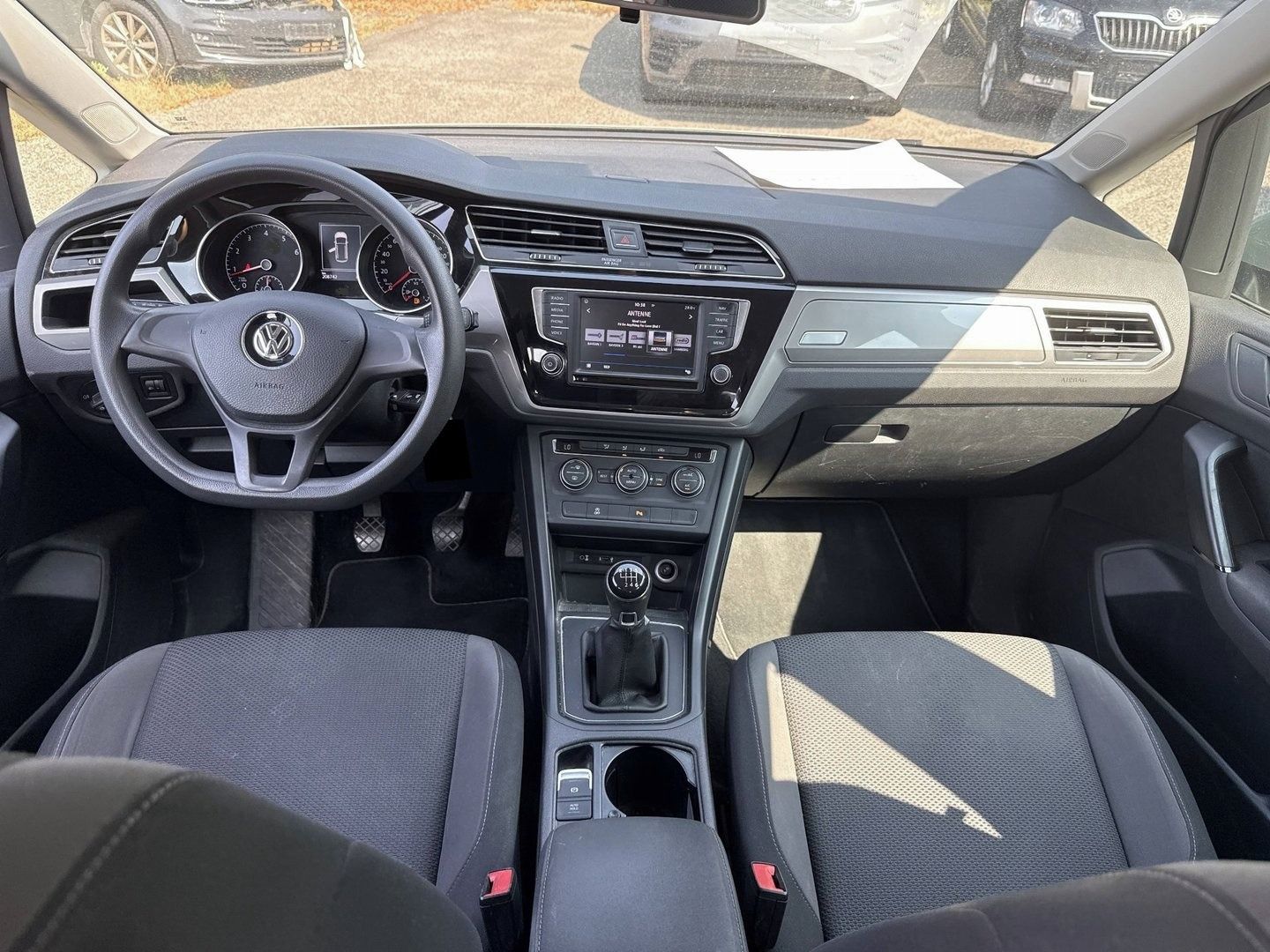 Volkswagen Touran, 1.2Tsi 81KW 7-MÍST TAŽNÉ ŘEMEN - fotka 2