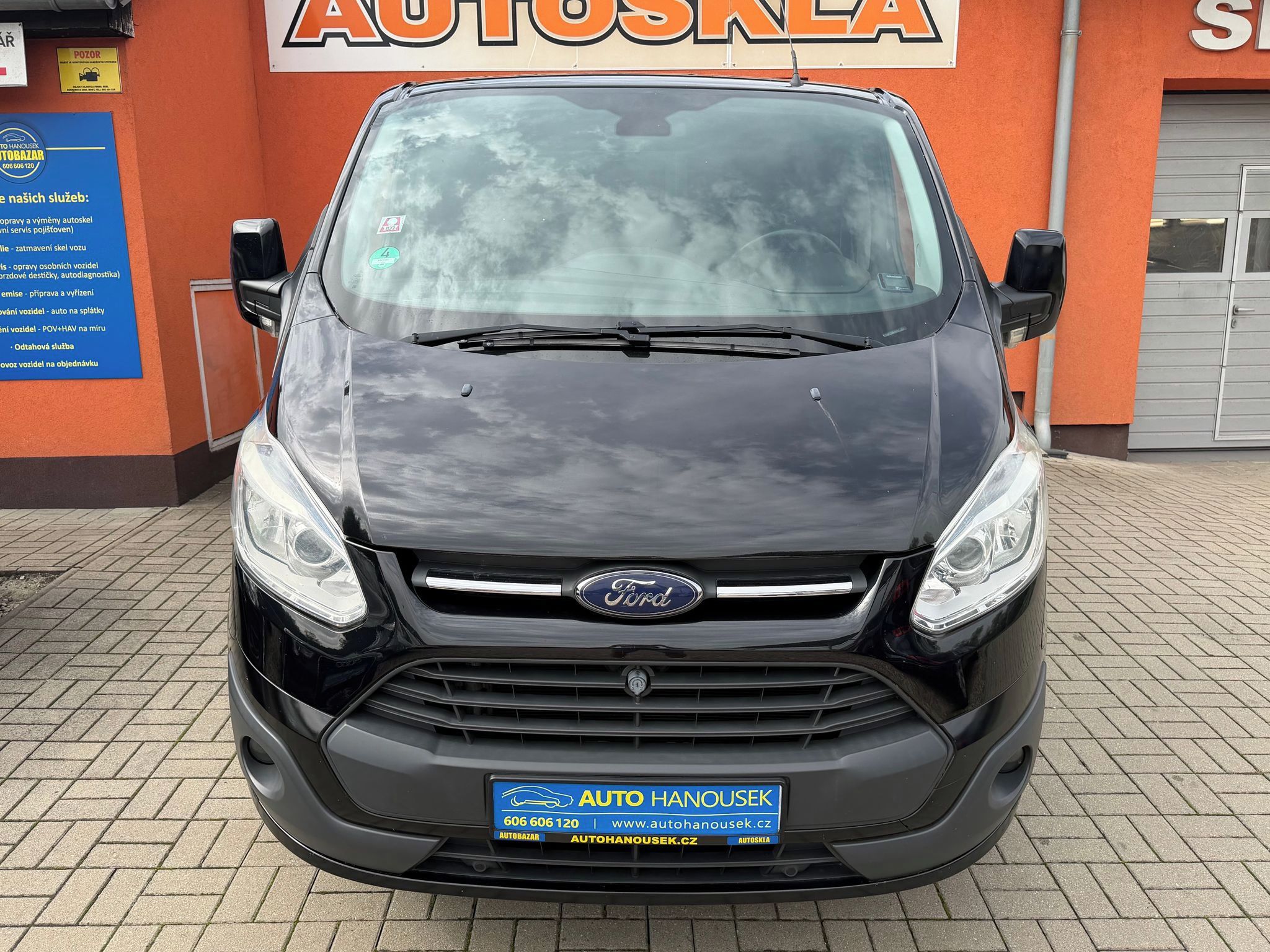 Ford Tourneo Custom, 2.2 TDCi 92KW 8MÍST - fotka 5