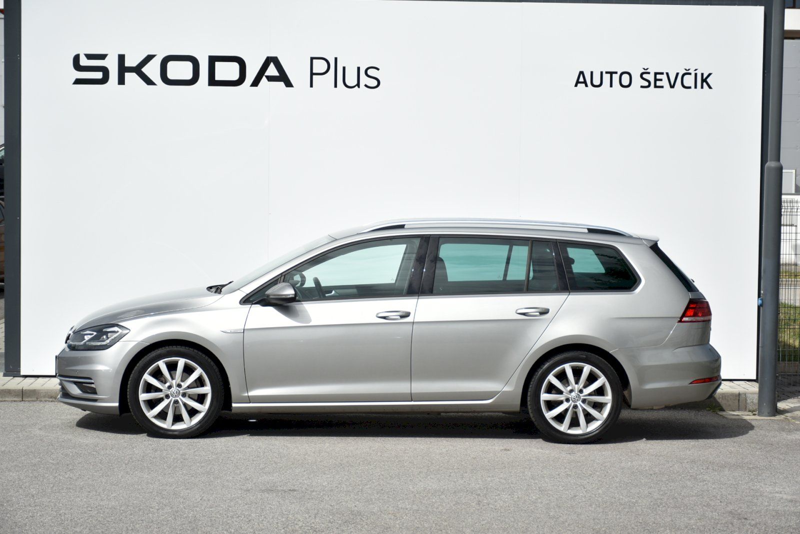 Volkswagen Golf, MARATHON EDITION 1.5 TSI 96kW - fotka 3