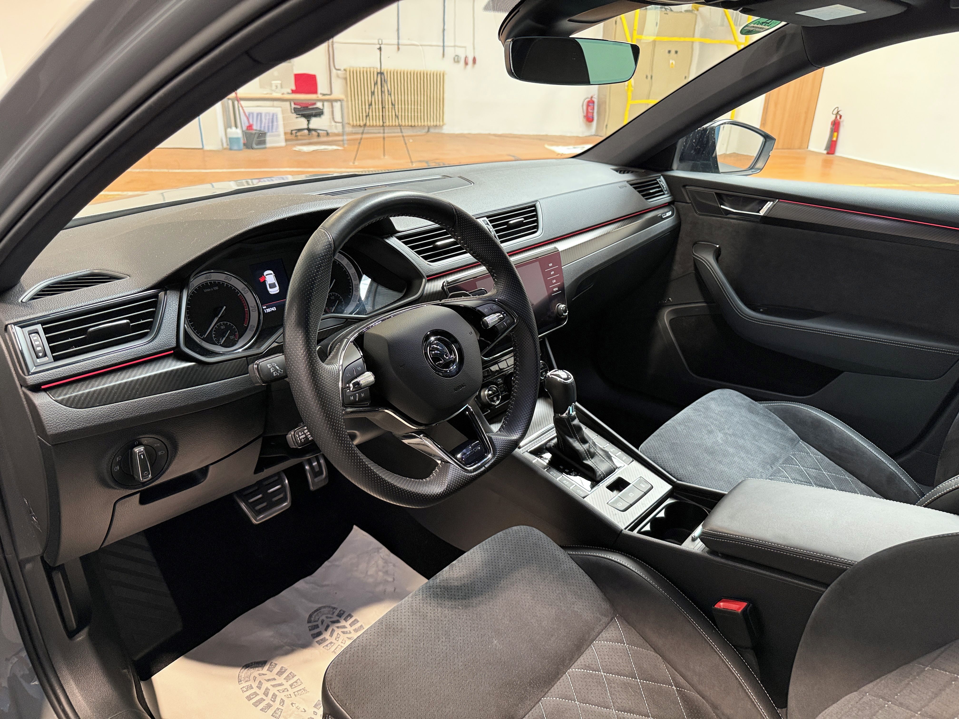 Škoda Superb, 2.0 TSI 140kW SportLine DSG - fotka 5