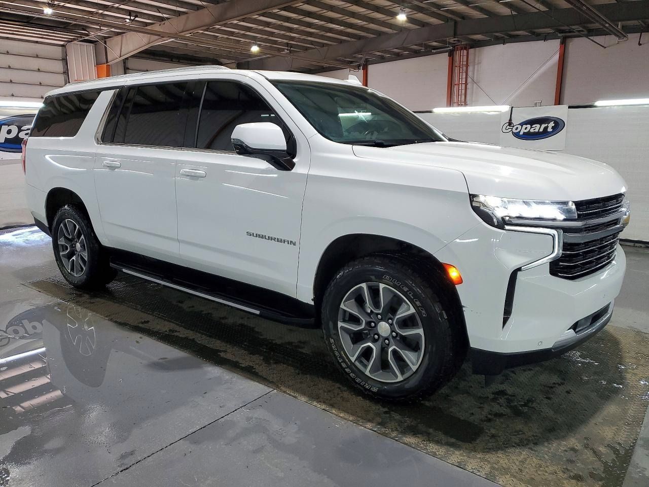 Chevrolet Suburban, Auto na cestě - fotka 2