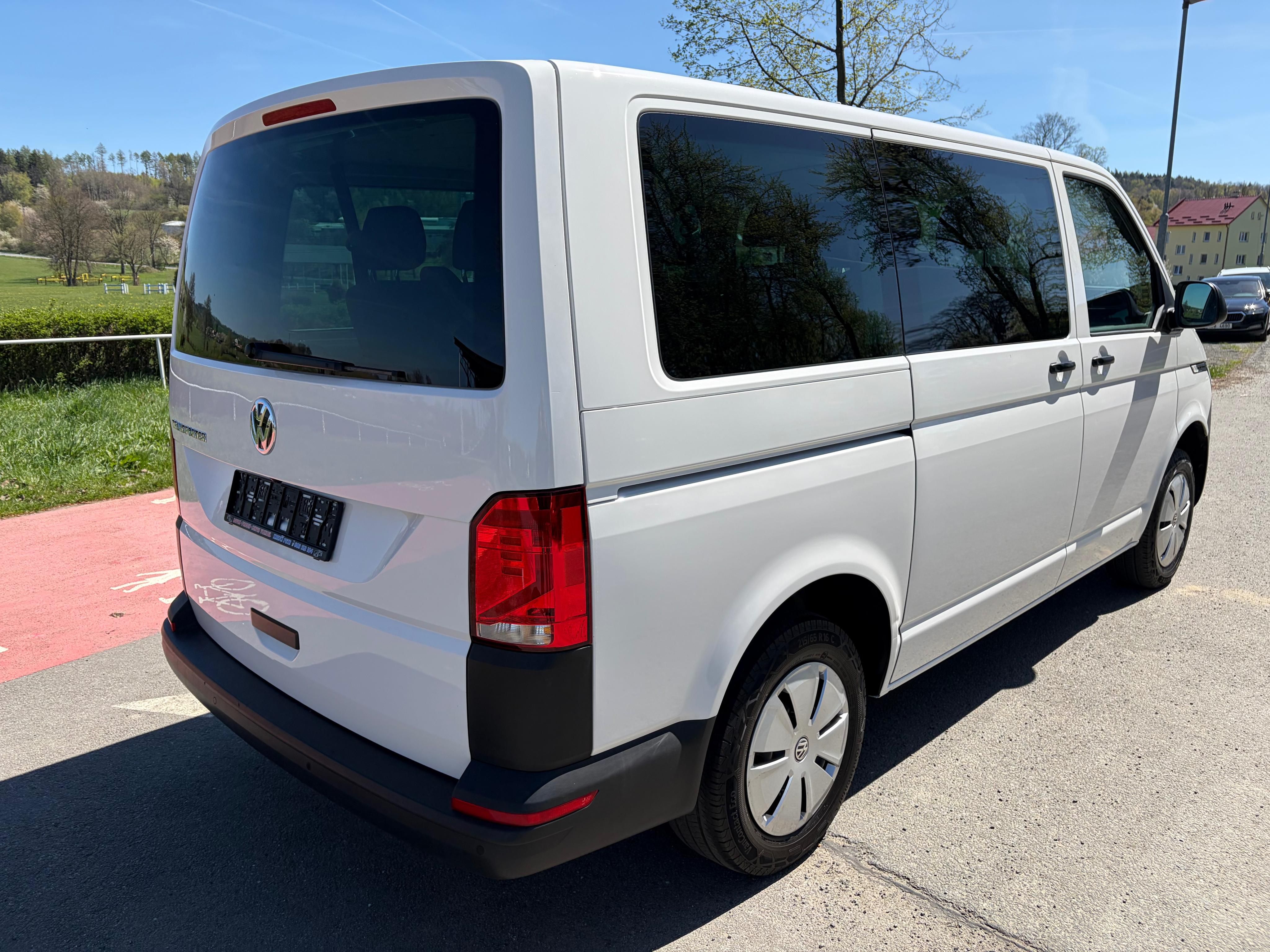 Volkswagen Transporter, T6.1, 9 míst, klima - fotka 3