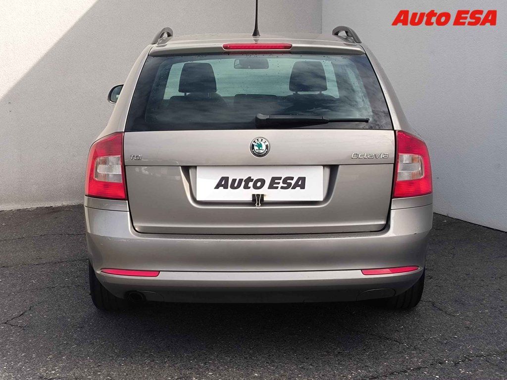 Škoda Octavia, 1.6i,ČR - fotka 5