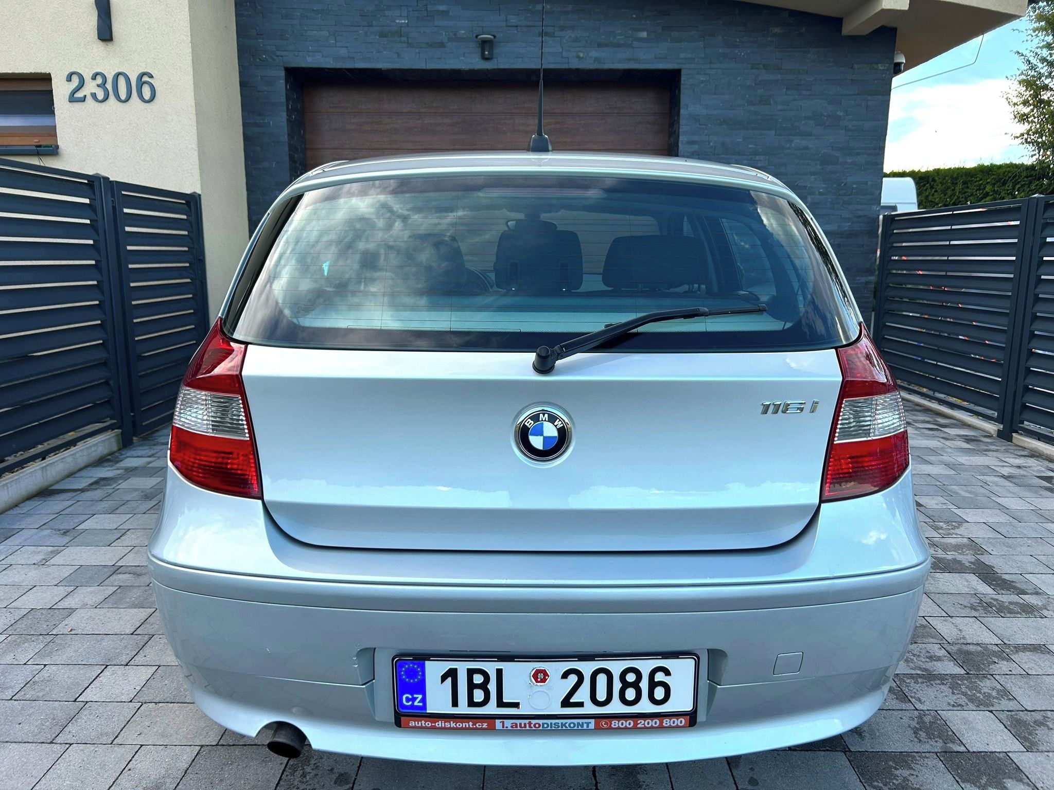 BMW Řada 1, 116i E87 160tis km Nová STK - fotka 4